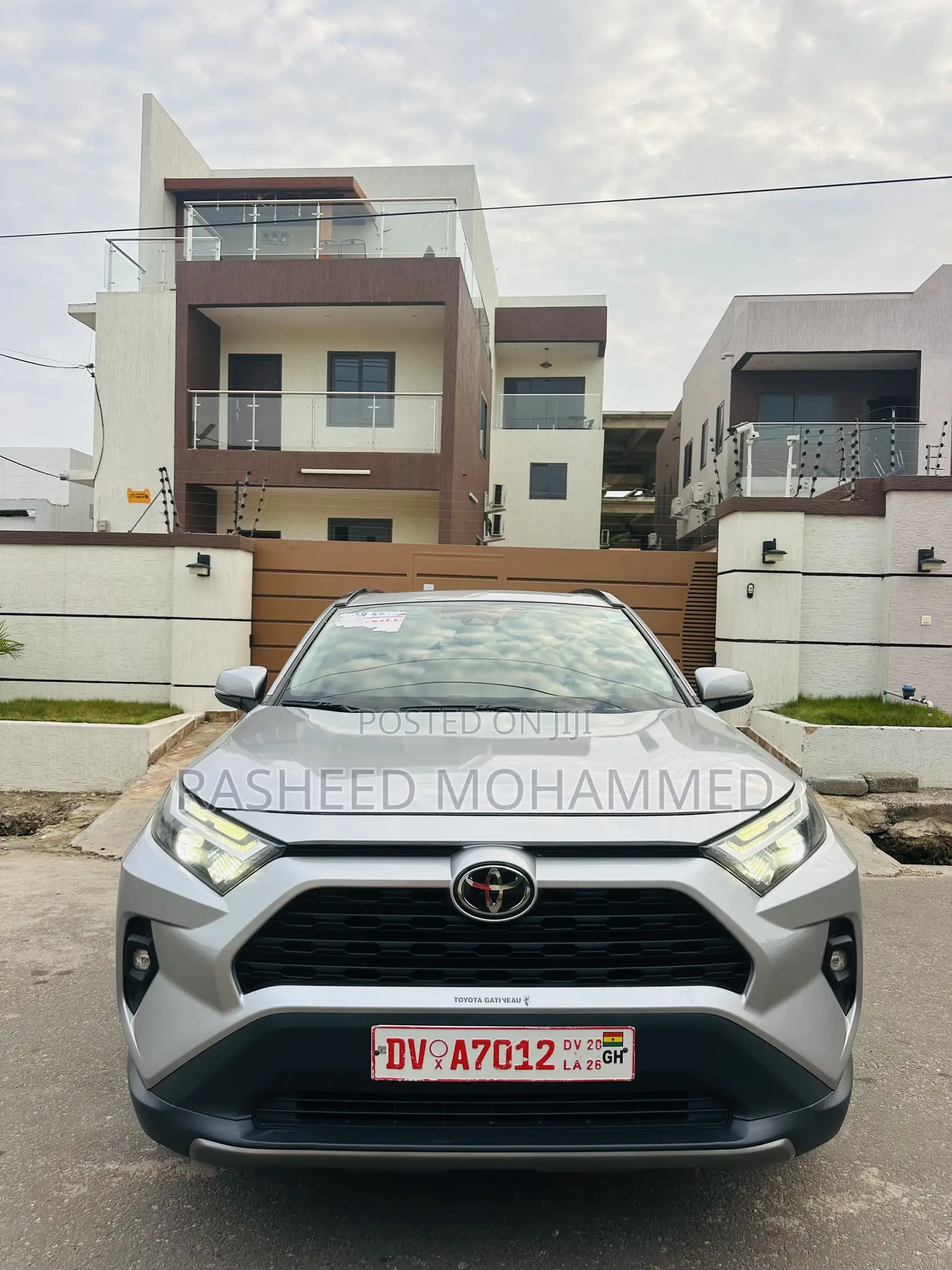 Toyota RAV4 LE 2022 Silver