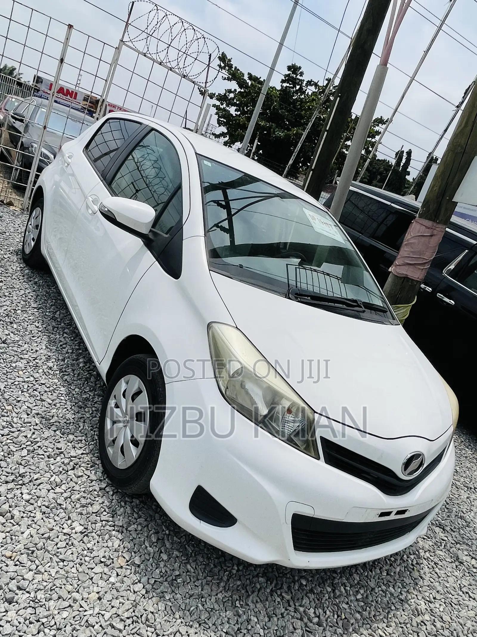 Toyota Vitz 1.3 AWD 5dr 2011 White