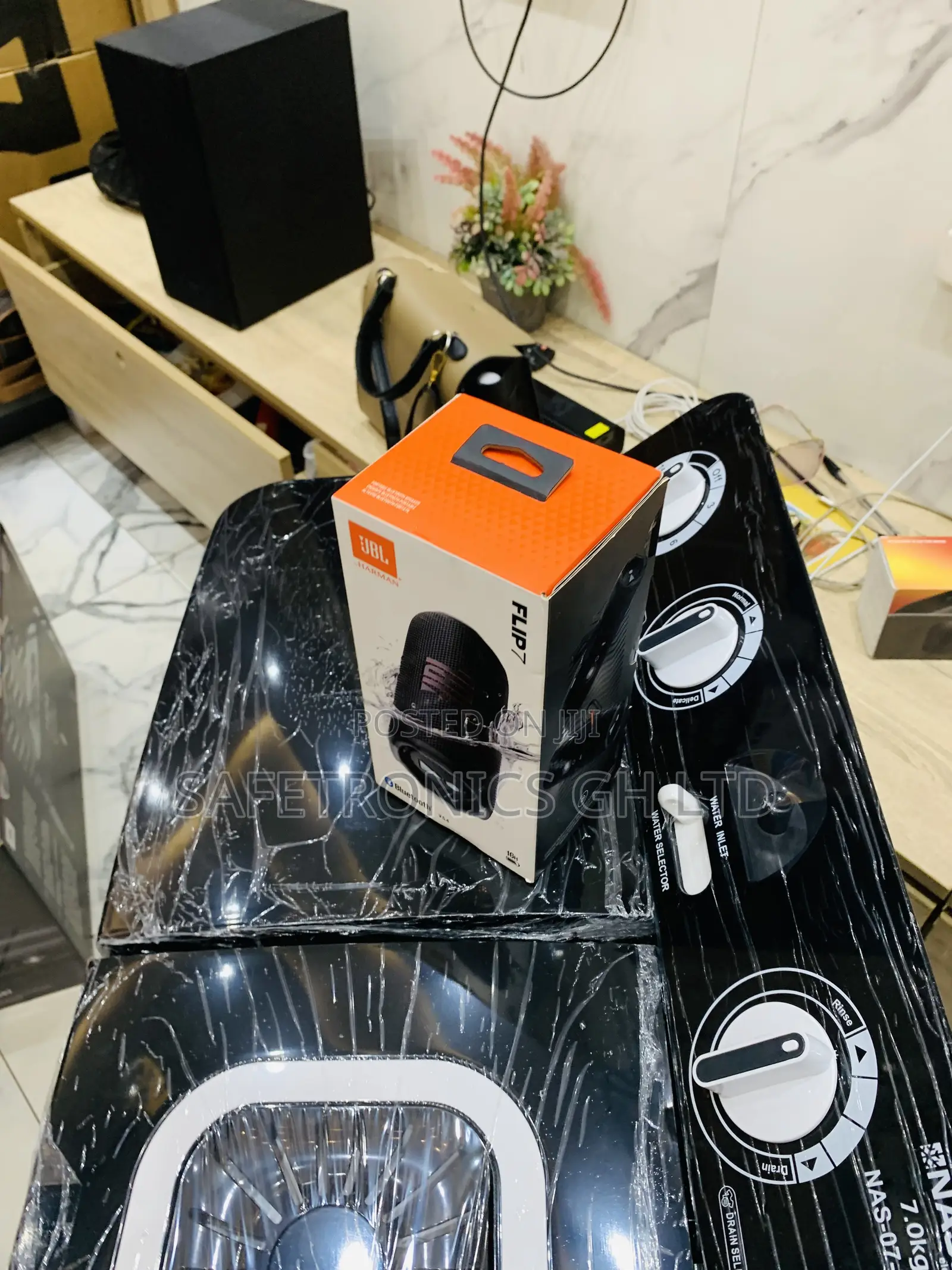 Fresh in Box JBL Flip 7 Portable Waterproof Bluetooth Speaker