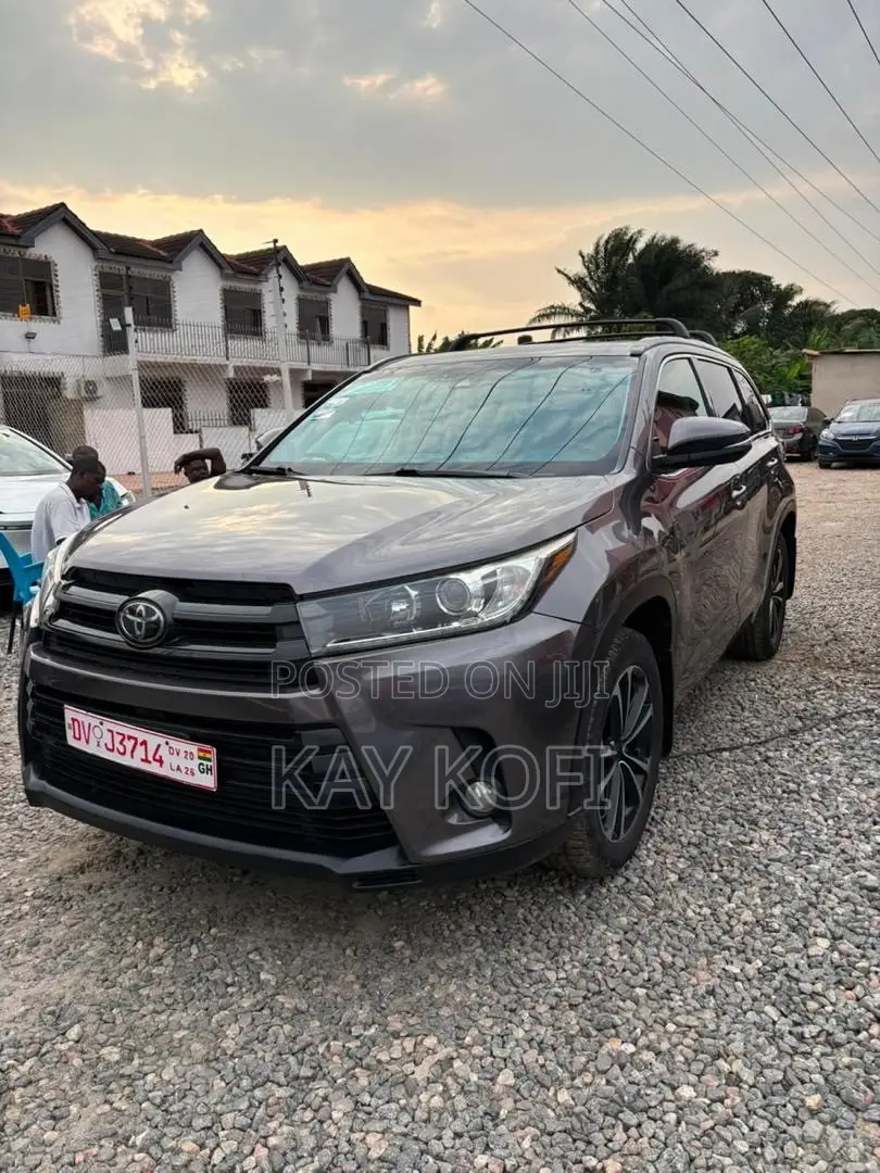Toyota Highlander SE 2019 Gray
