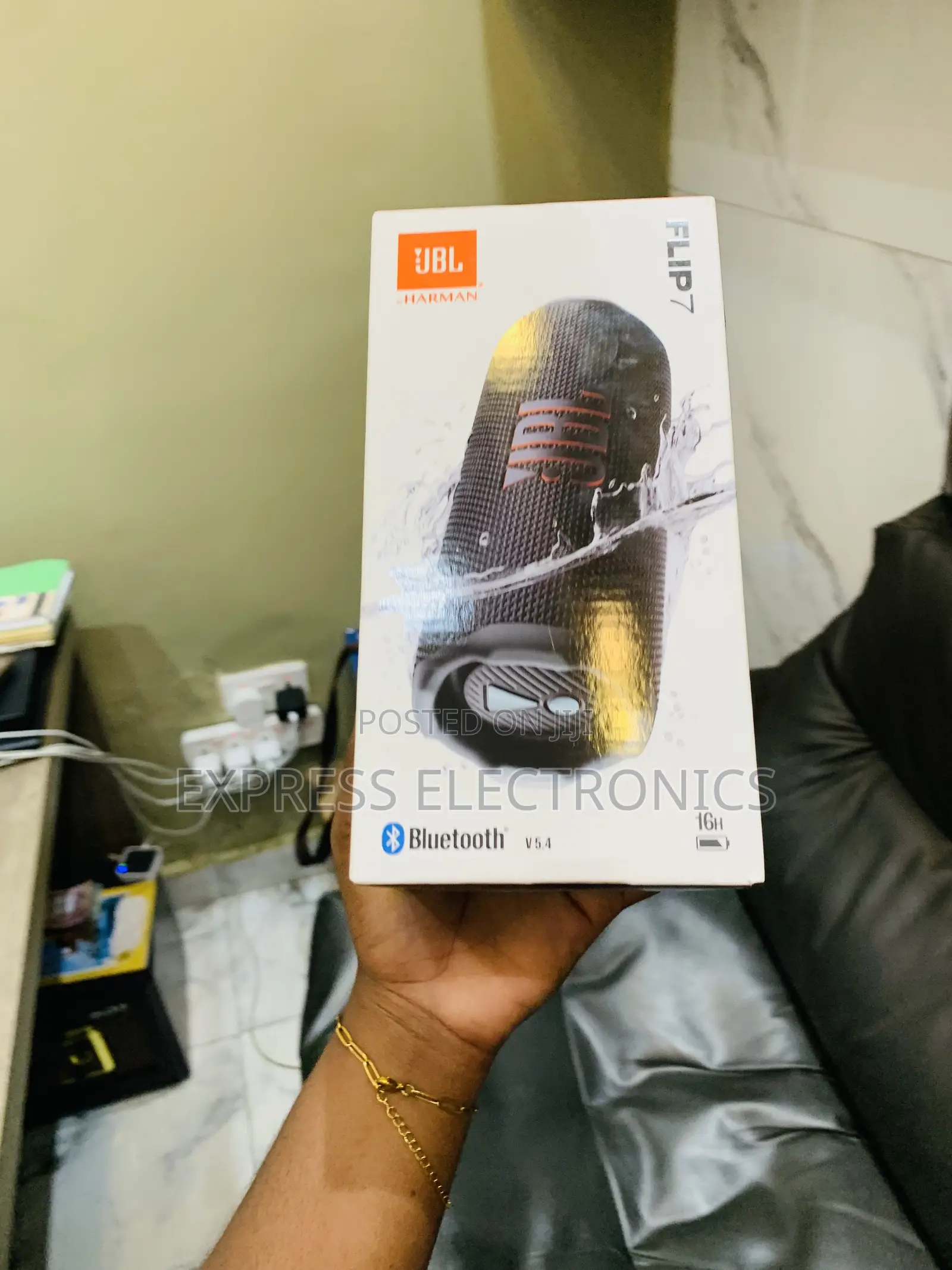JBL Flip 7 | Portable Waterproof and Drop-Proof Speaker