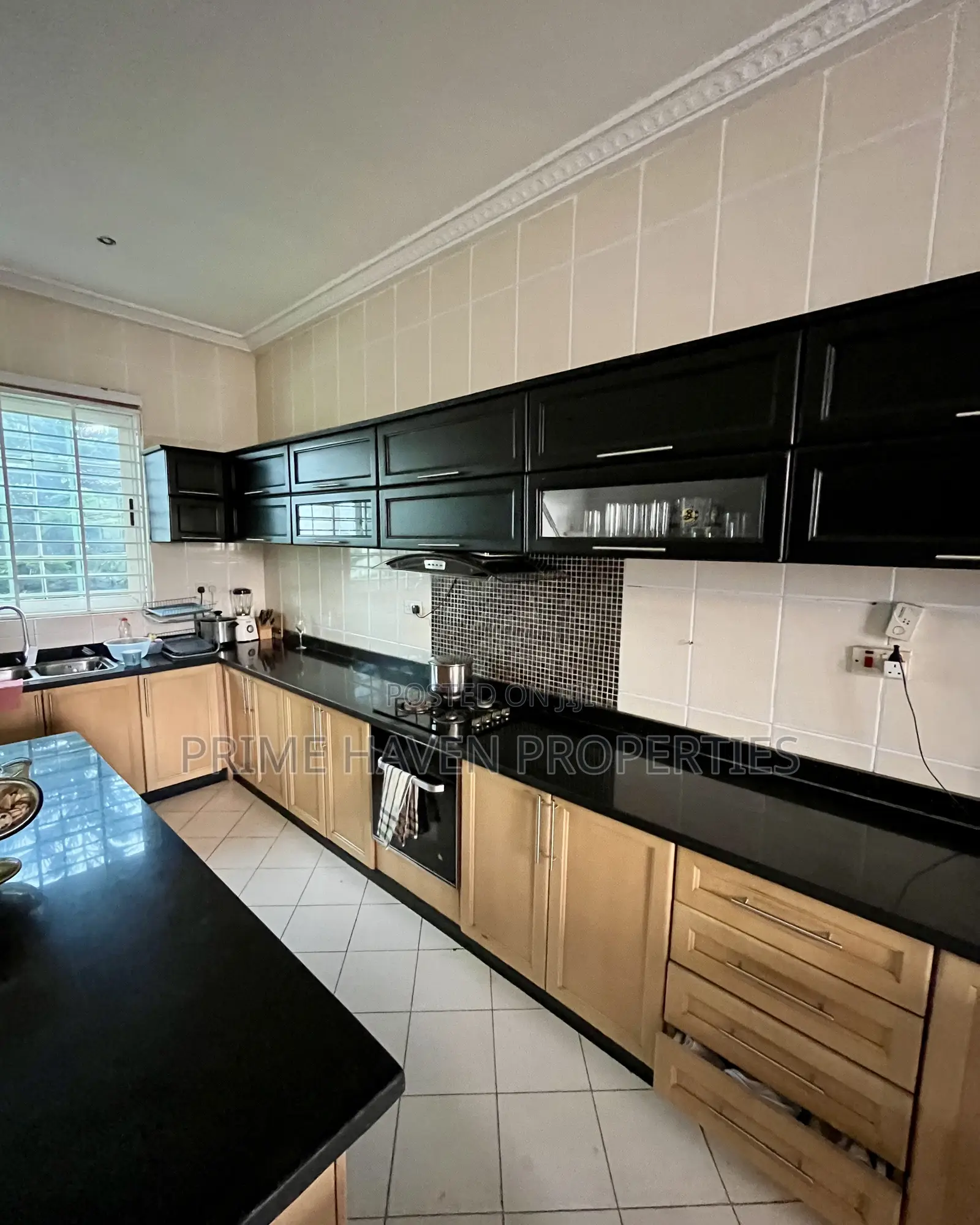 5bdrm House in Adjiriganor for sale