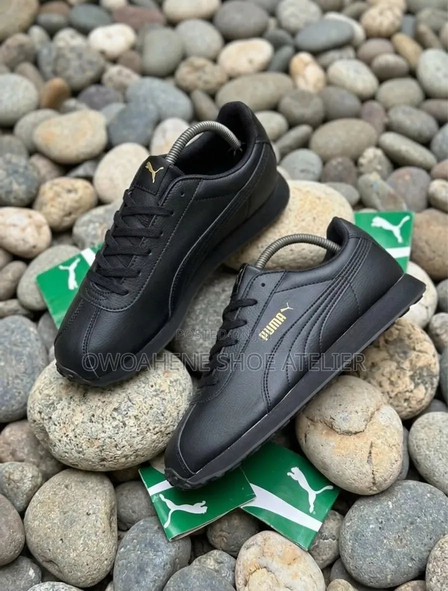 The "PUMA Black-Puma Team Gold" Colorway.
