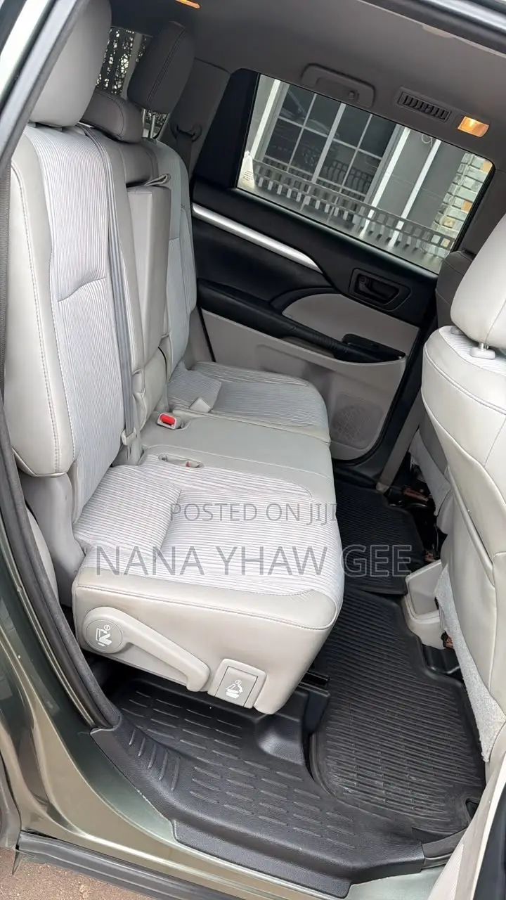 Toyota Highlander LE V6 4x2 (3.5L 6cyl 6A) 2016 Gray