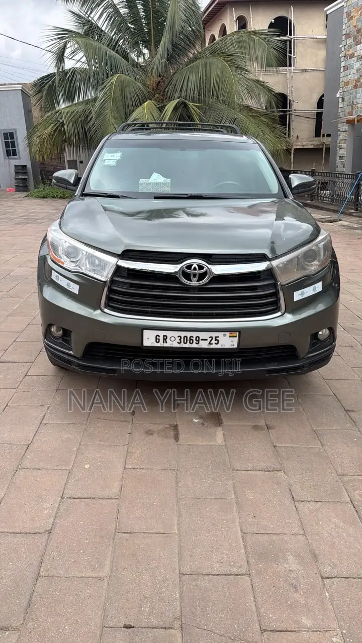 Toyota Highlander LE V6 4x2 (3.5L 6cyl 6A) 2016 Gray
