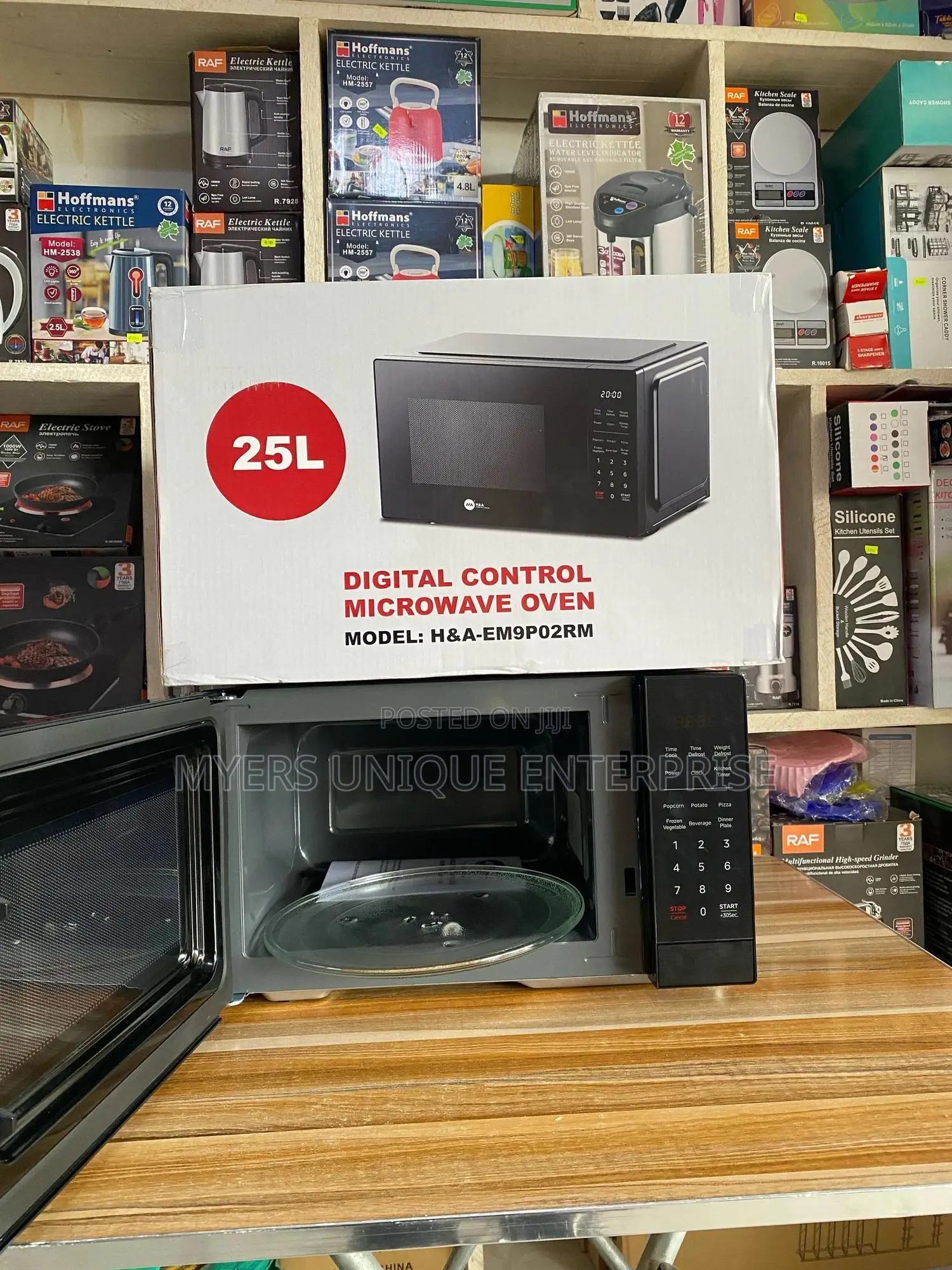 H a 25L Digital Control Microwave Oven - Spacious