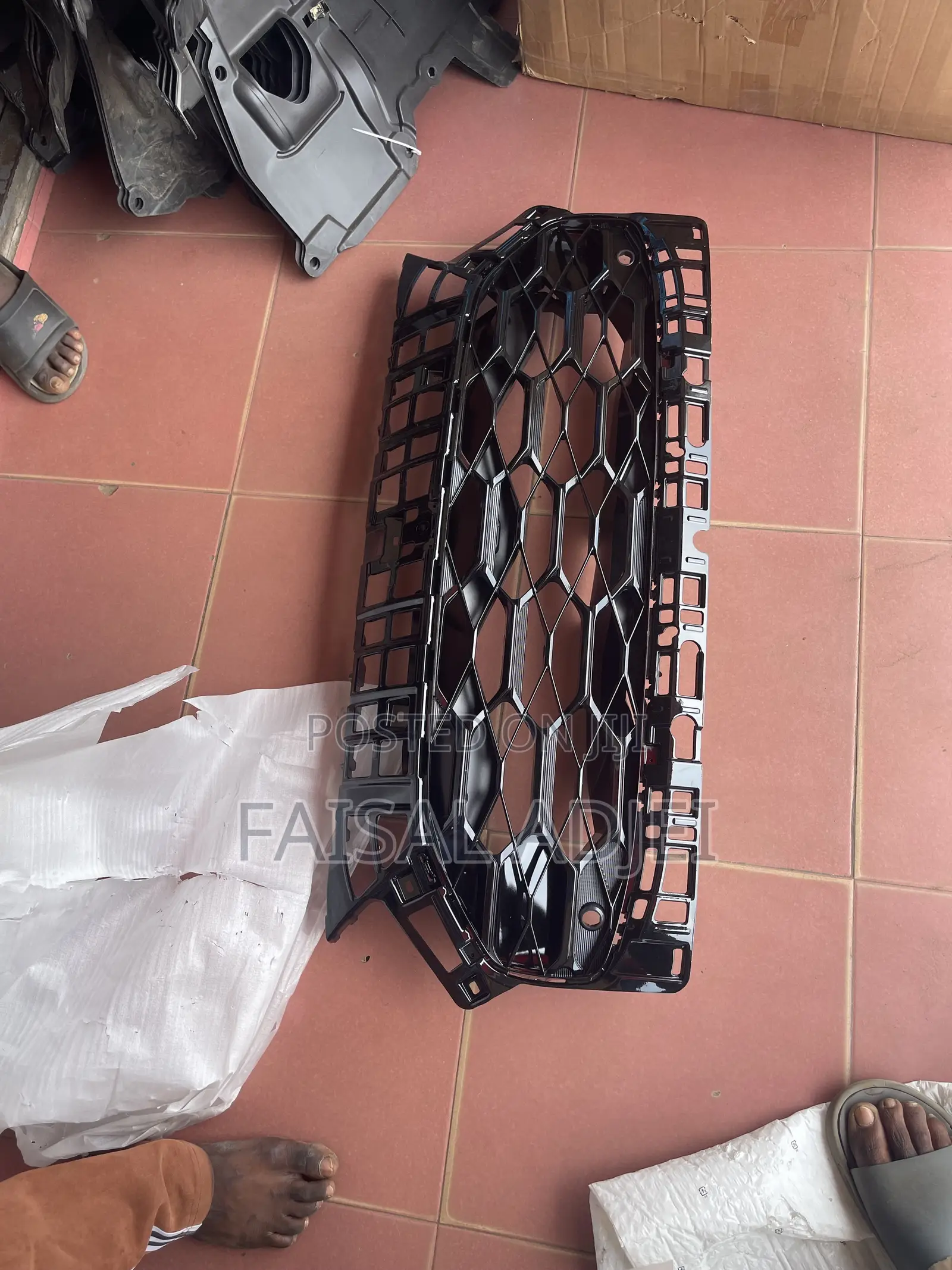 Honda HR-V 23 Top Grill/ Shell With Sensor Holes