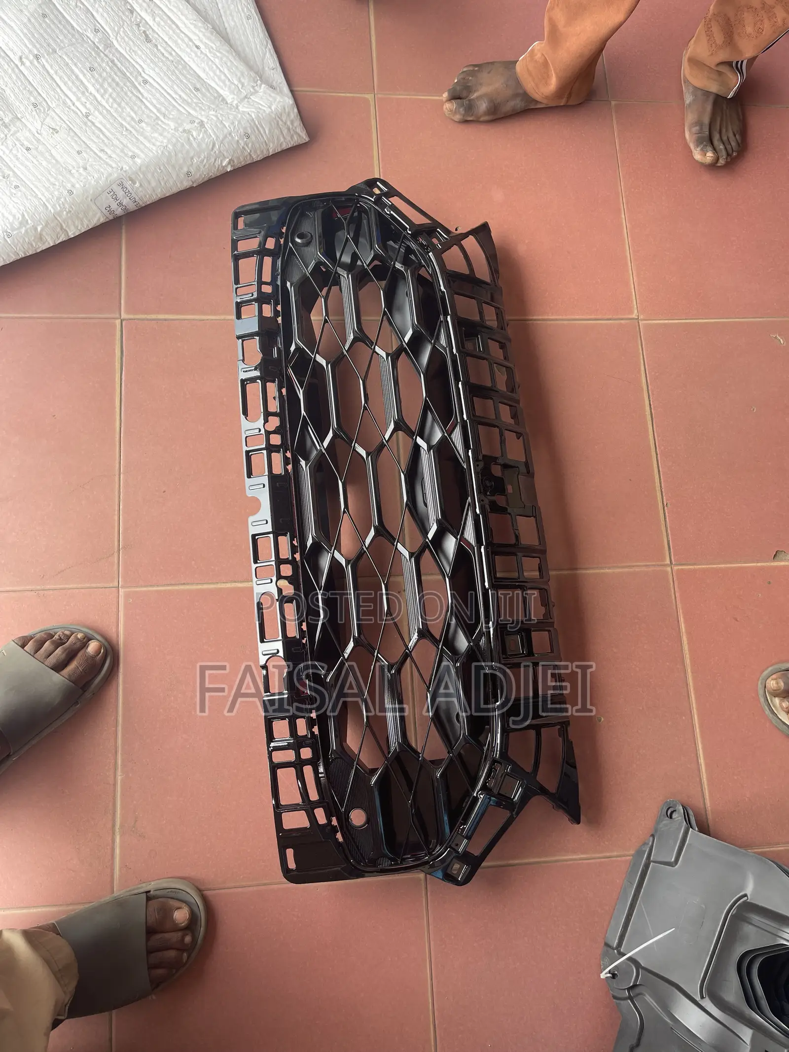 Honda HR-V 23 Top Grill/ Shell With Sensor Holes