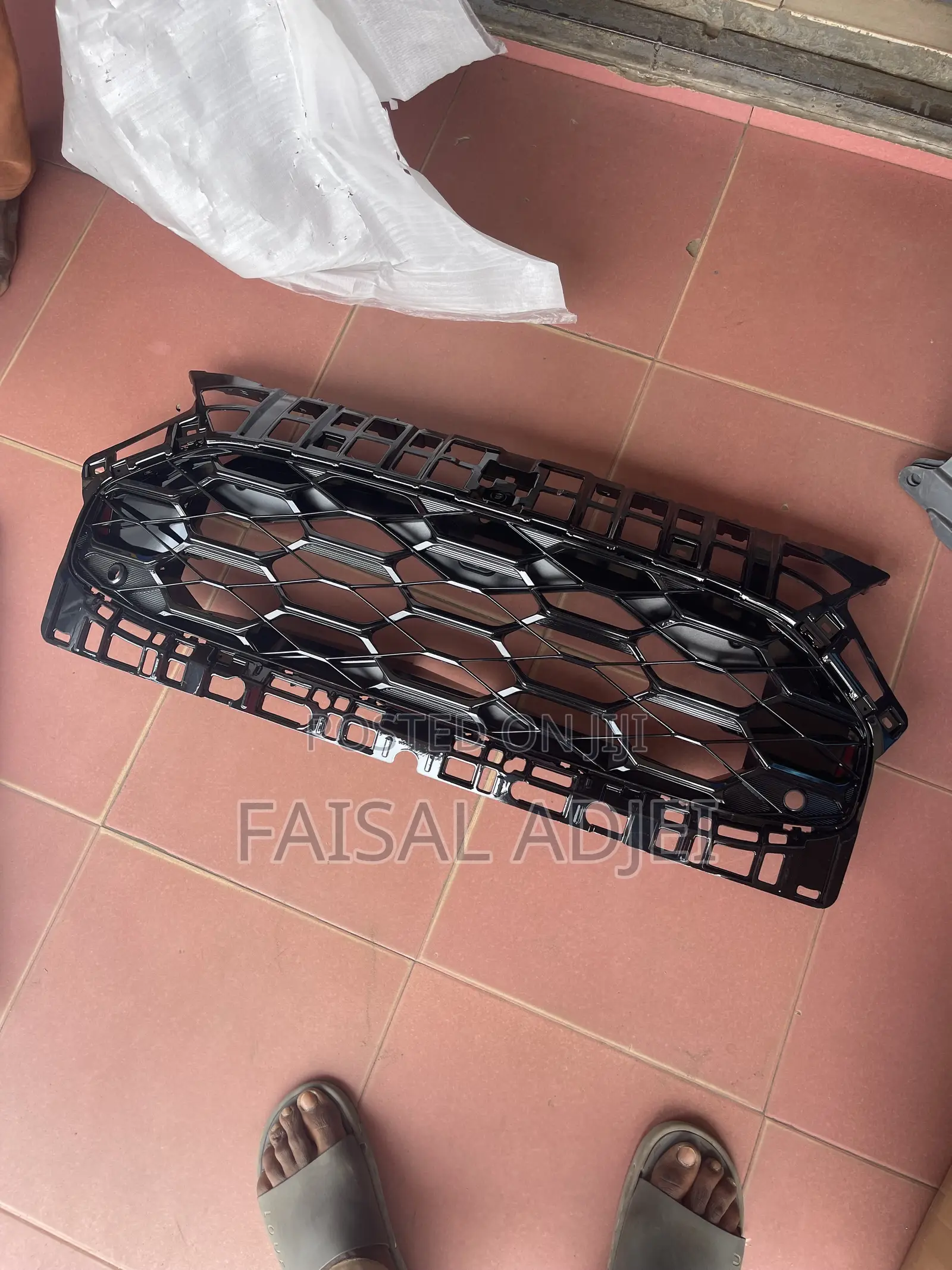 Honda HR-V 23 Top Grill/ Shell With Sensor Holes