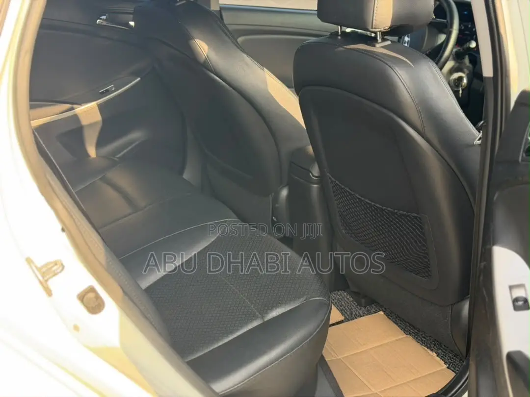Hyundai Accent GS 4dr Hatchback (1.6L 4cyl 6A) 2014 White