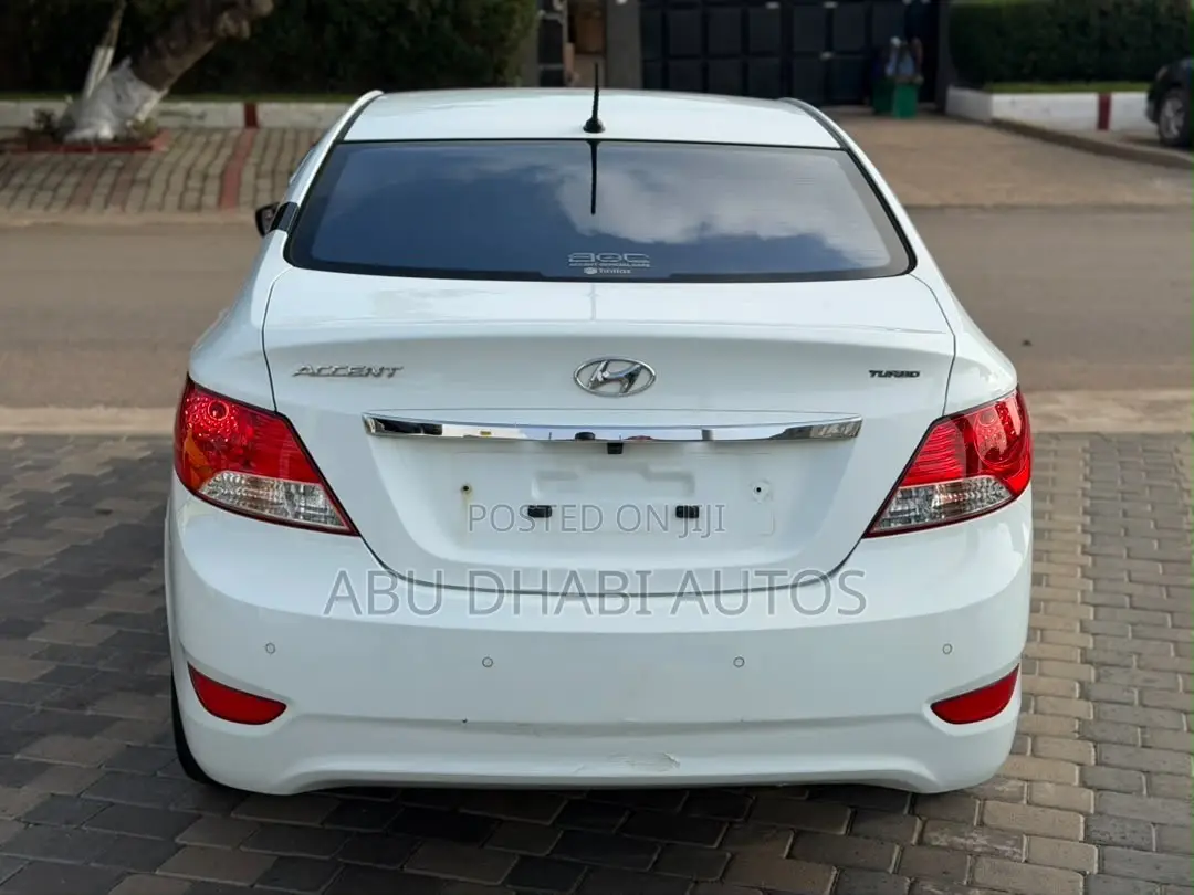 Hyundai Accent GS 4dr Hatchback (1.6L 4cyl 6A) 2014 White