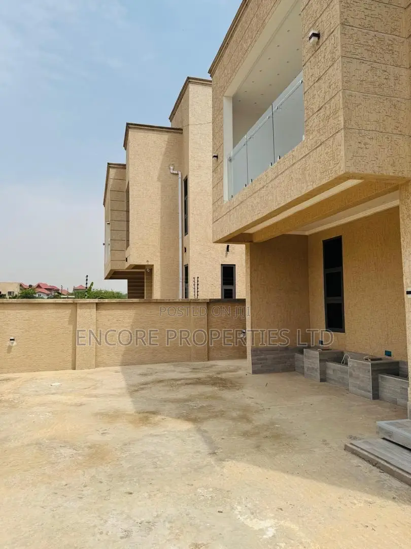 4bdrm House in Ashaley Botwe for sale