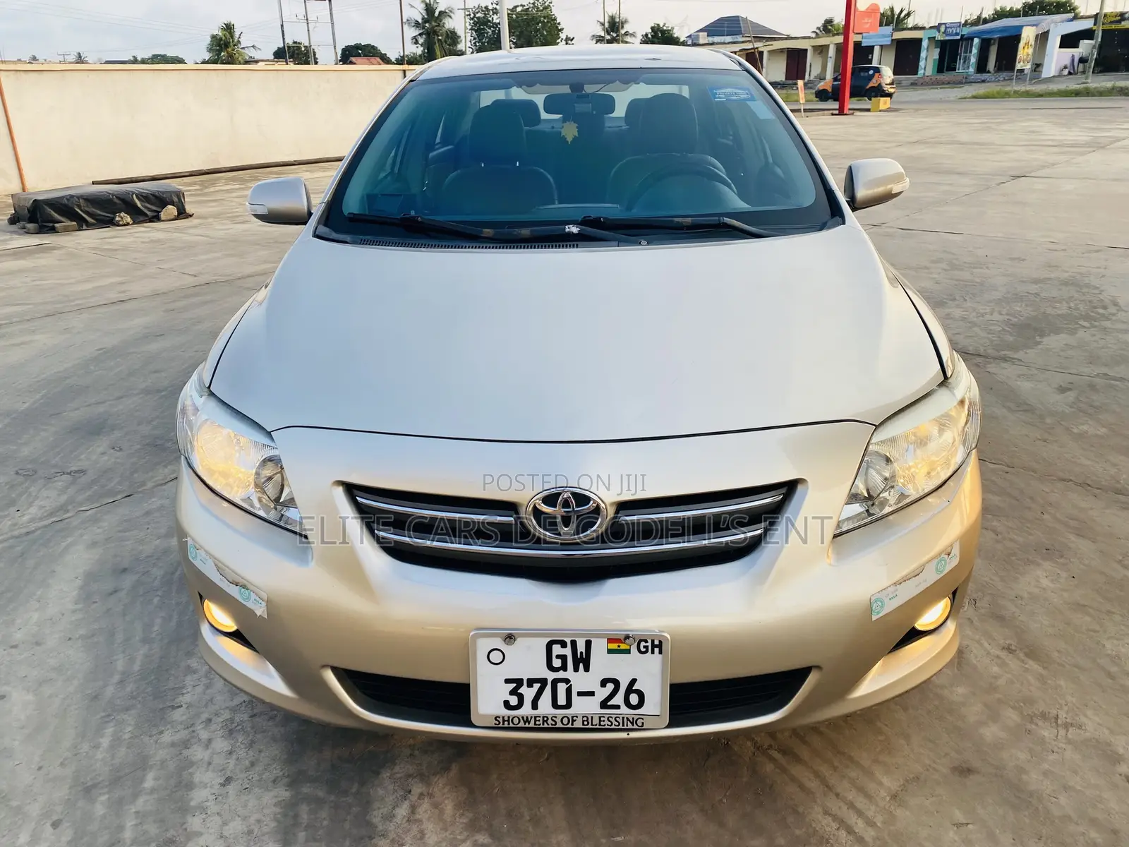 Toyota Corolla LE 4dr Sedan (1.8L 4cyl 4A) 2011 Gold