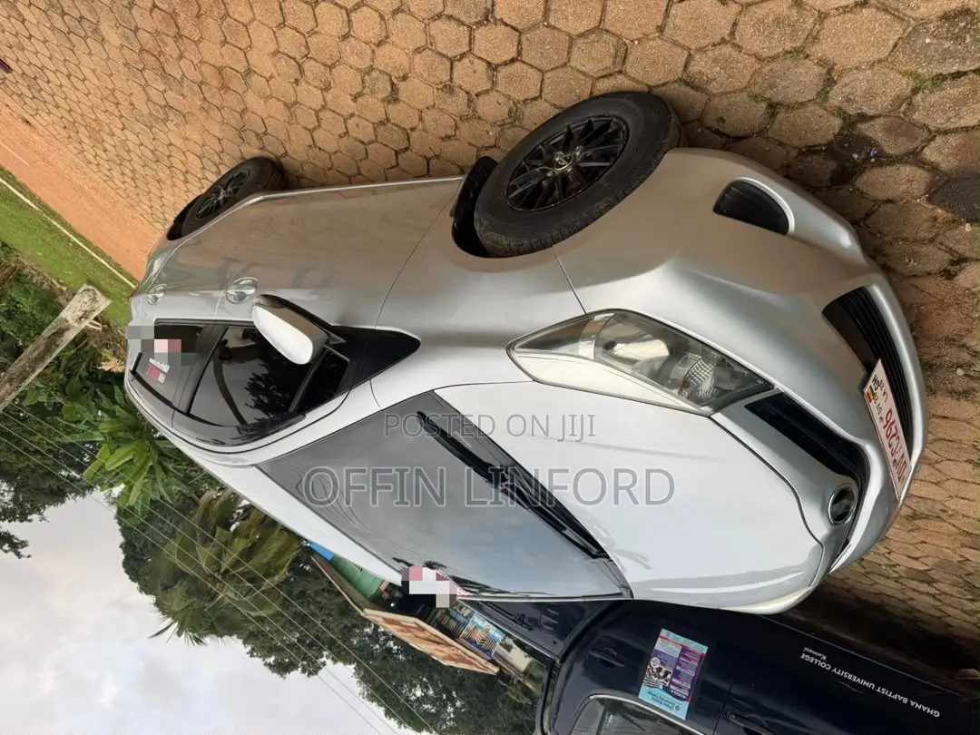 Toyota Vitz 1.3 AWD 5dr 2012 Silver