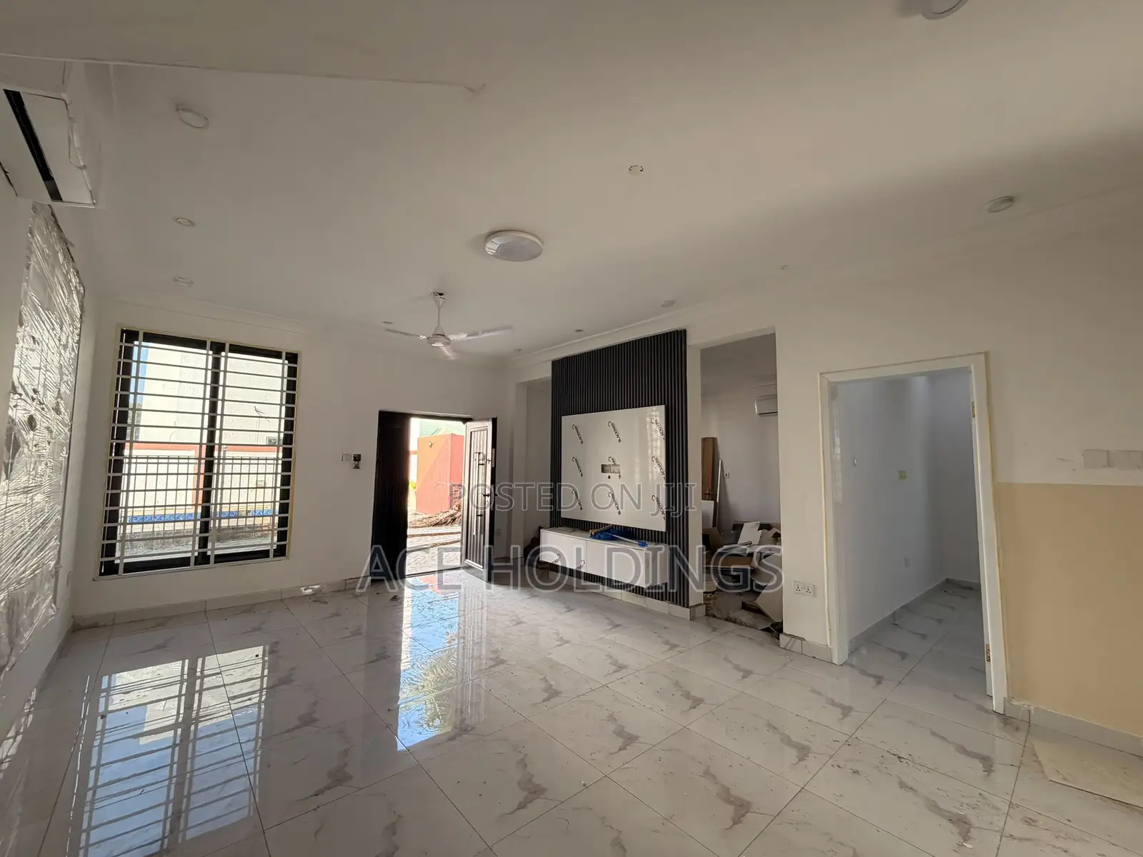 3bdrm Townhouse / Terrace in Nanakrom, School Junction for rent