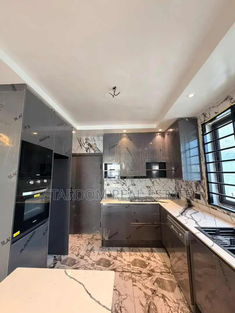 4bdrm Duplex in East Legon Hills, Lake Side Estate for sale