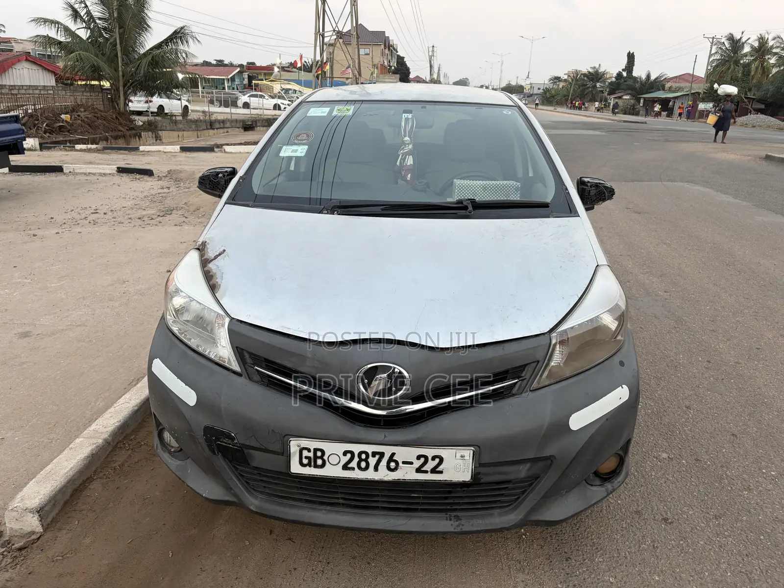 Toyota Vitz 2012 Silver