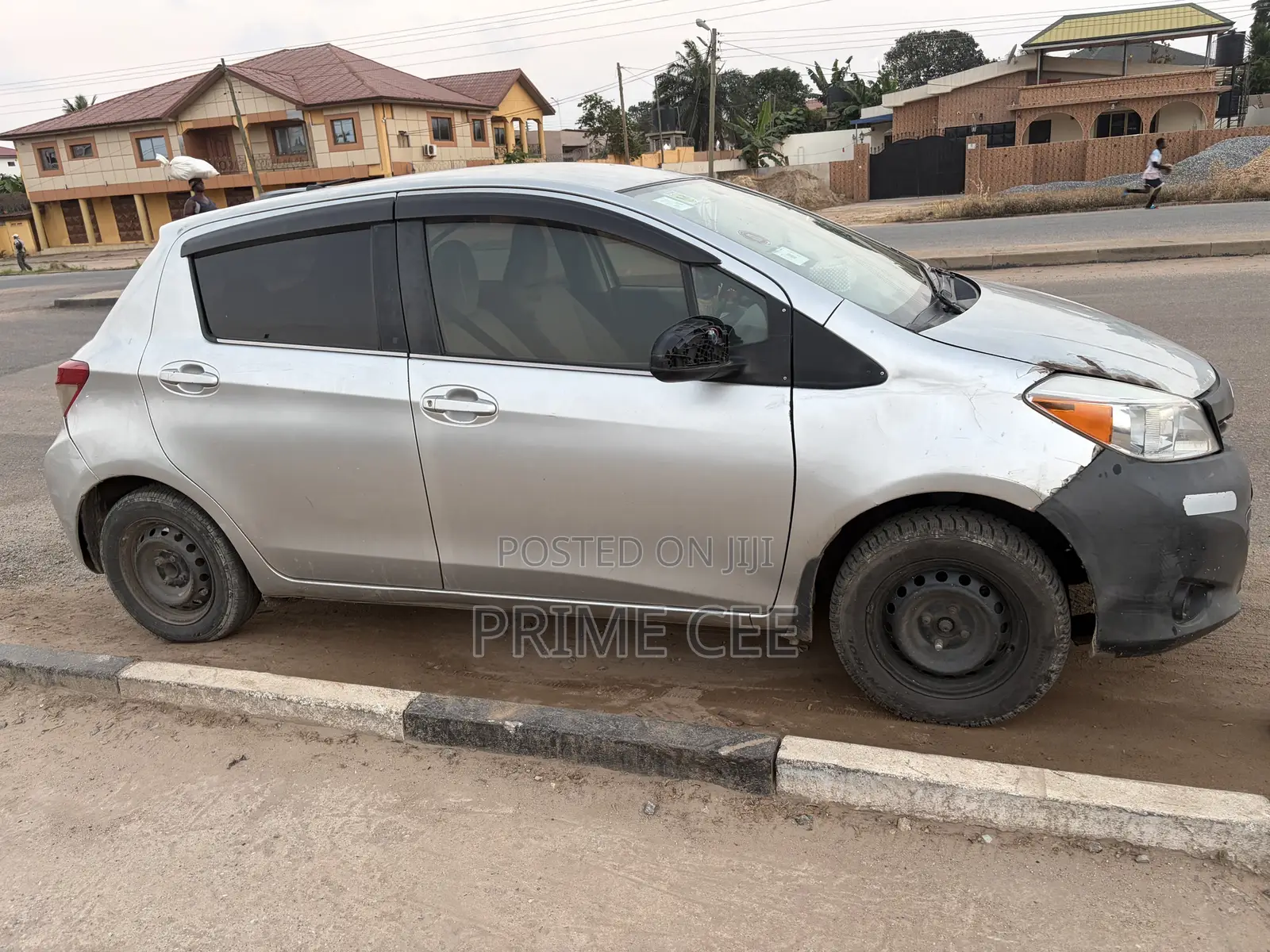 Toyota Vitz 2012 Silver
