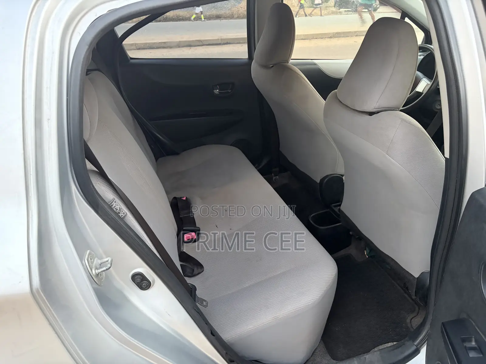 Toyota Vitz 2012 Silver