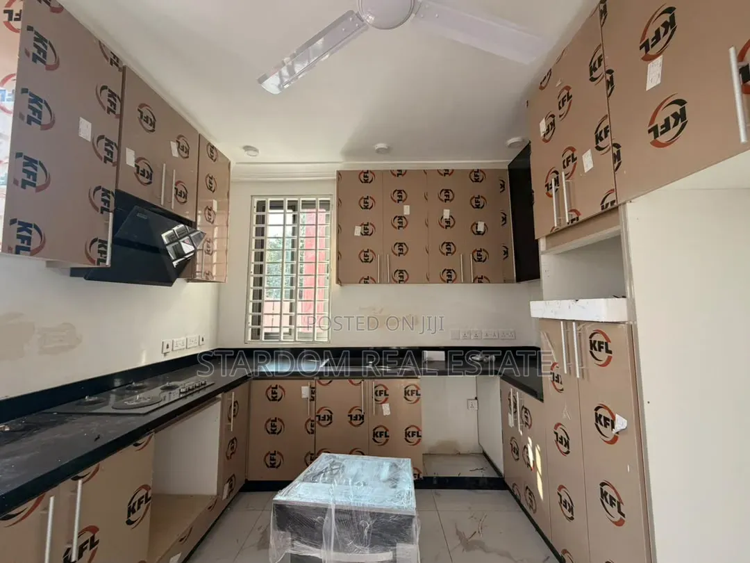 2bdrm Townhouse / Terrace in Ashaley Botwe, Nmai-Dzorn for rent