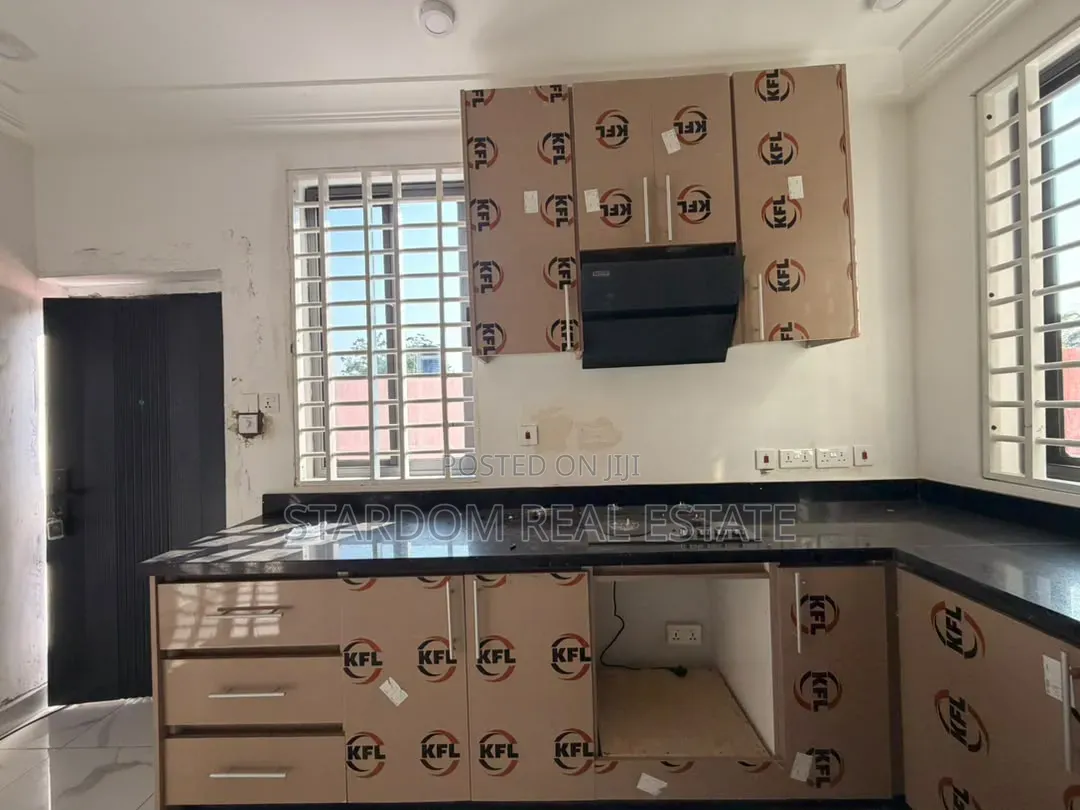 2bdrm Townhouse / Terrace in Ashaley Botwe, Nmai-Dzorn for rent