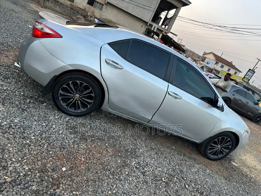 Toyota Corolla S 4dr Sedan (1.8L 4cyl CVT) 2015 Silver