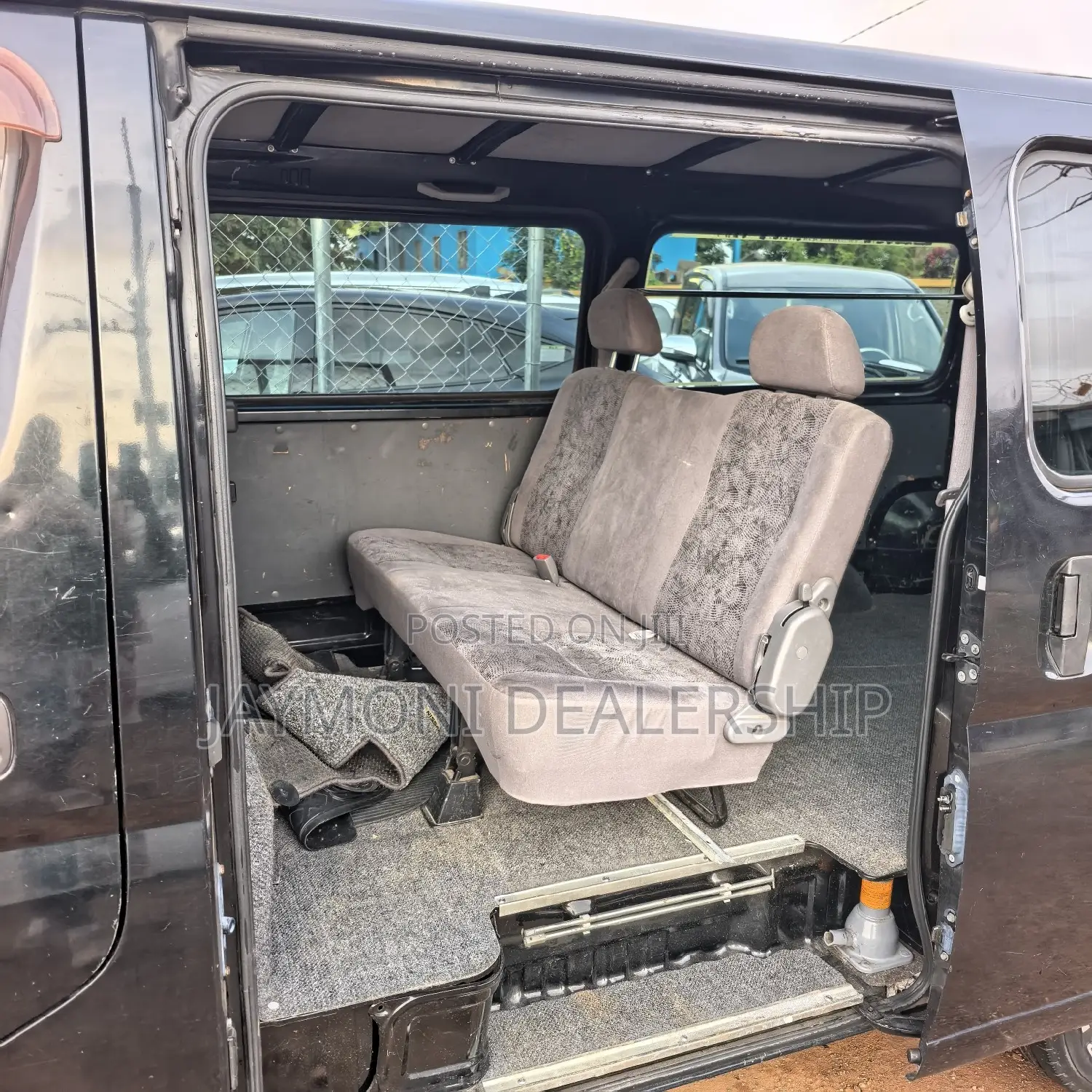Nissan NV200 2011 Green