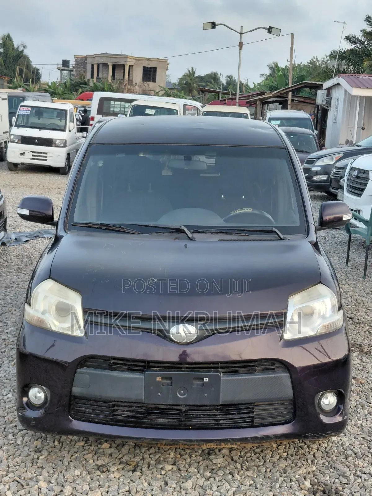 Toyota Sienta 2012 Brown