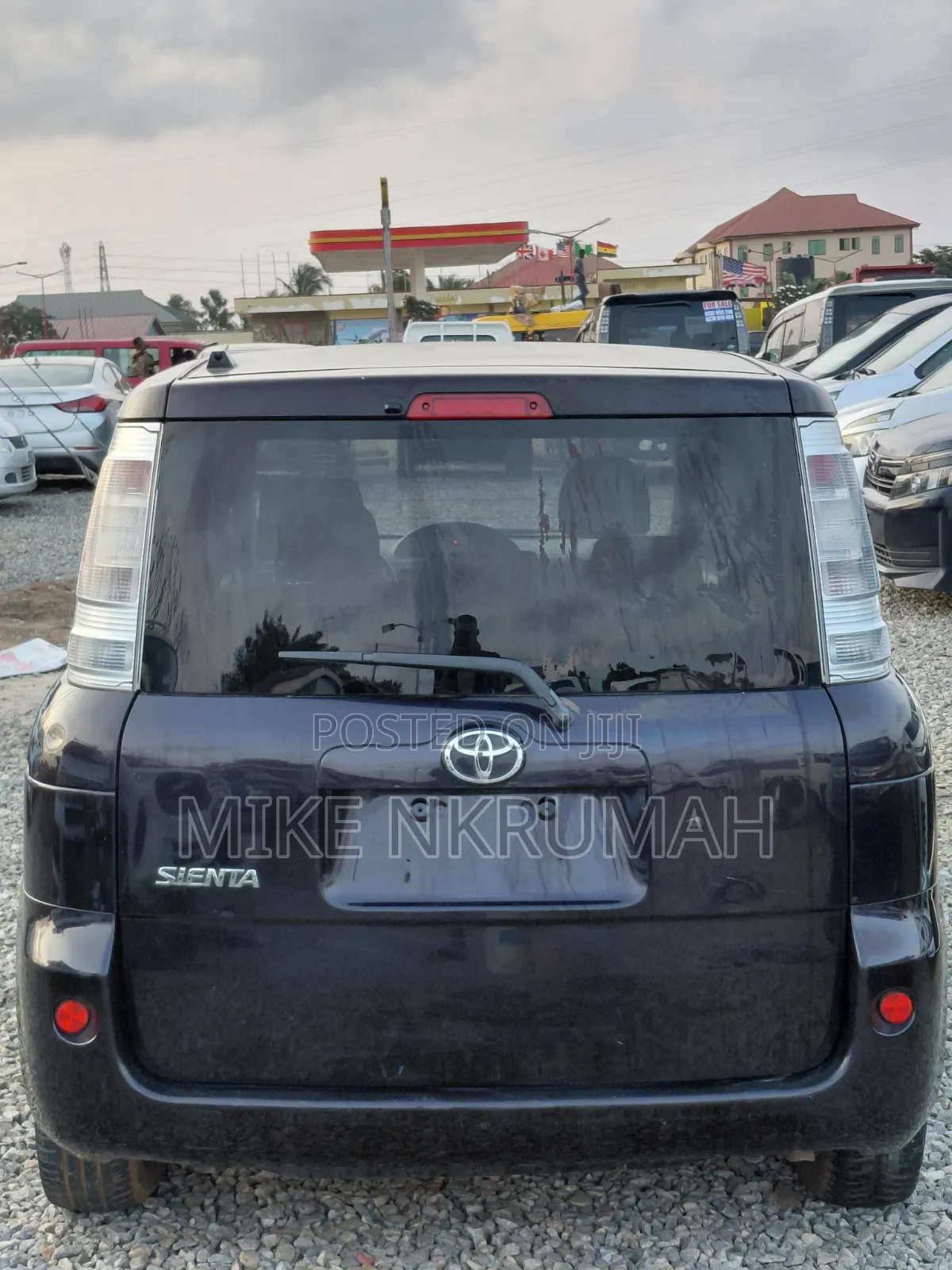 Toyota Sienta 2012 Brown