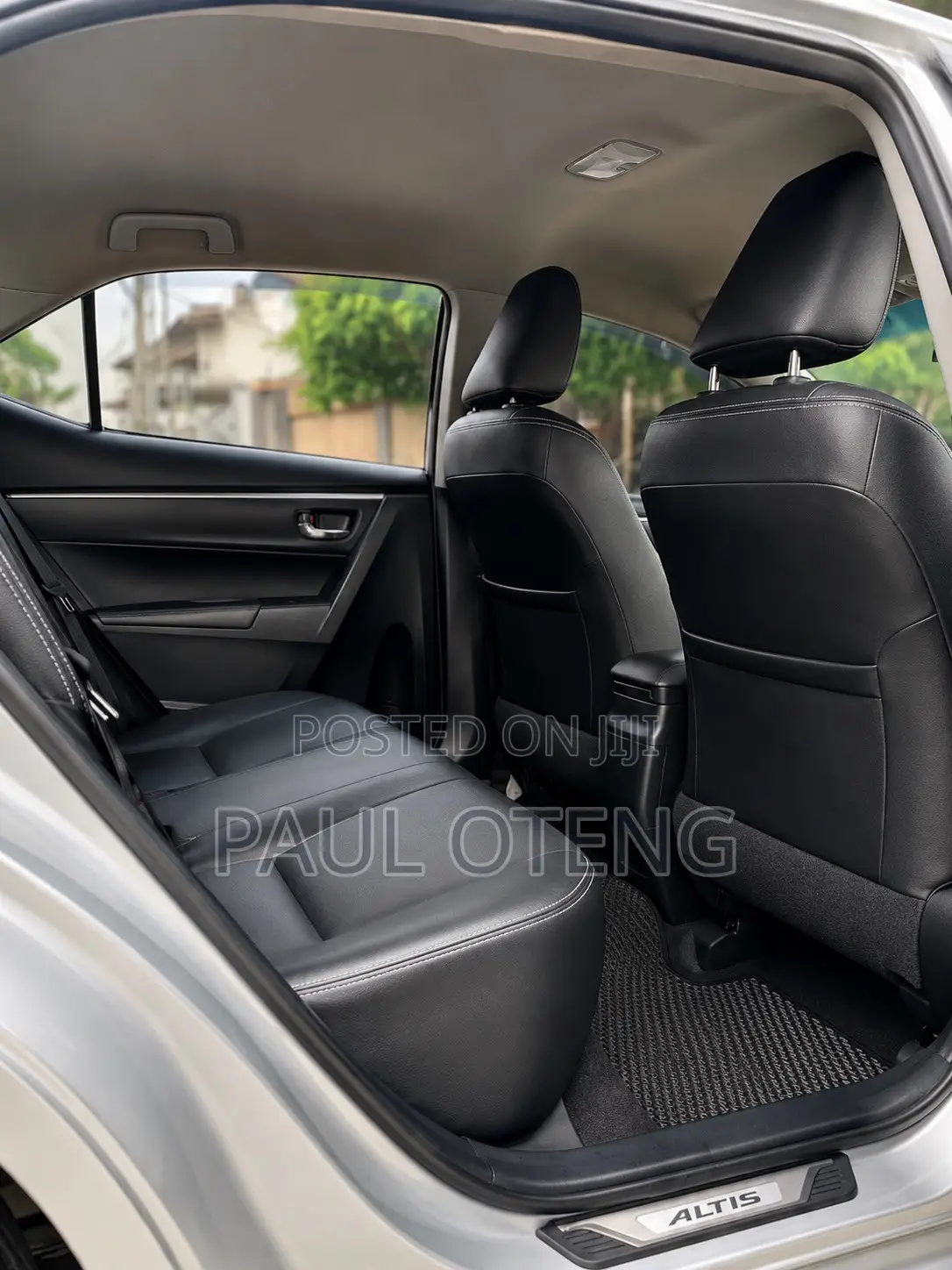 Toyota Corolla XLE (1.8L 4cyl 2A) 2019 Silver