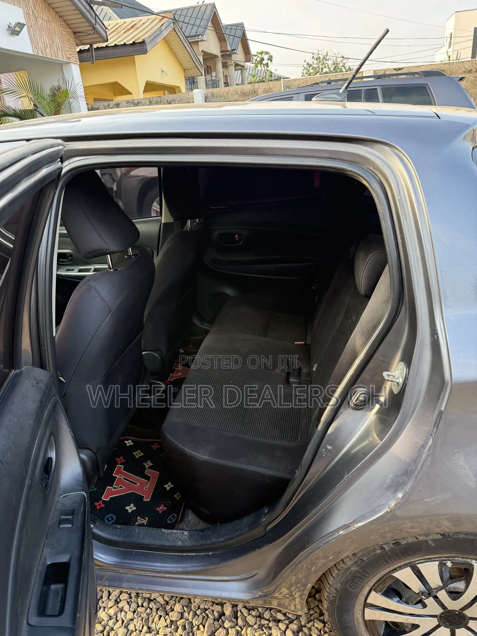 Toyota Yaris SE Hatchback 5dr 2015 Gray