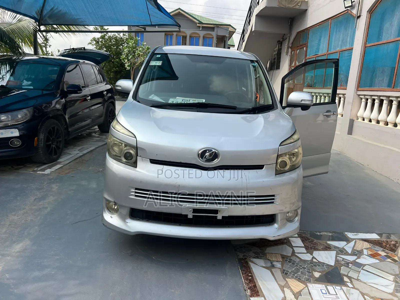 Toyota Voxy 2011 Silver
