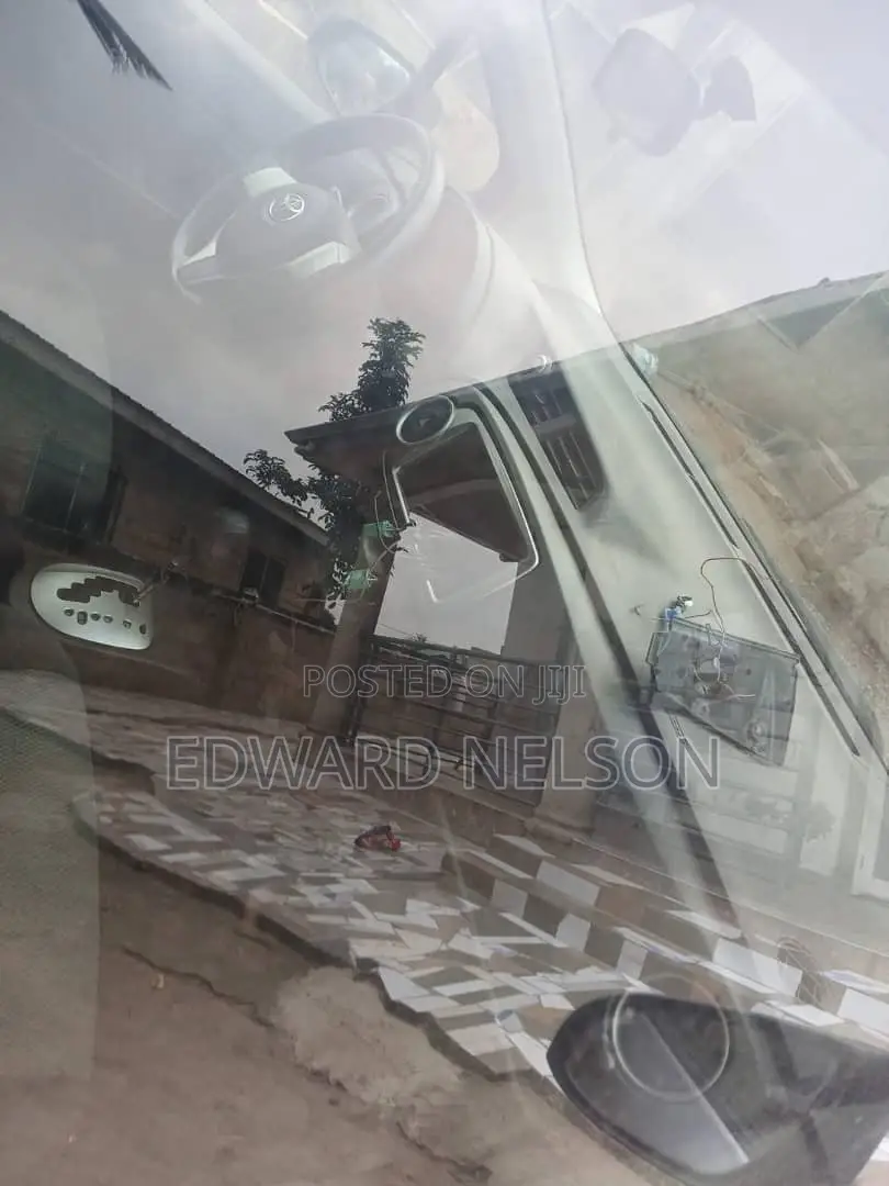 Toyota Vitz 1.3 AWD 3dr 2015 Silver