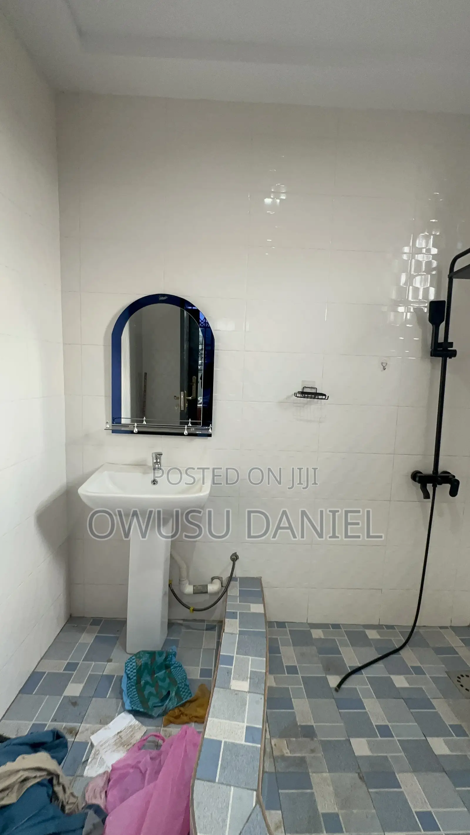 6bdrm Block of Flats in Kumasi Abrepo for sale