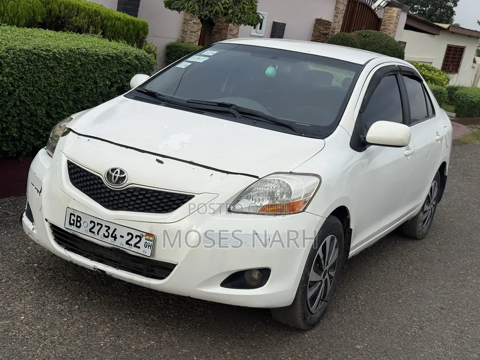 Toyota Yaris Base Sedan 4dr 2010 White