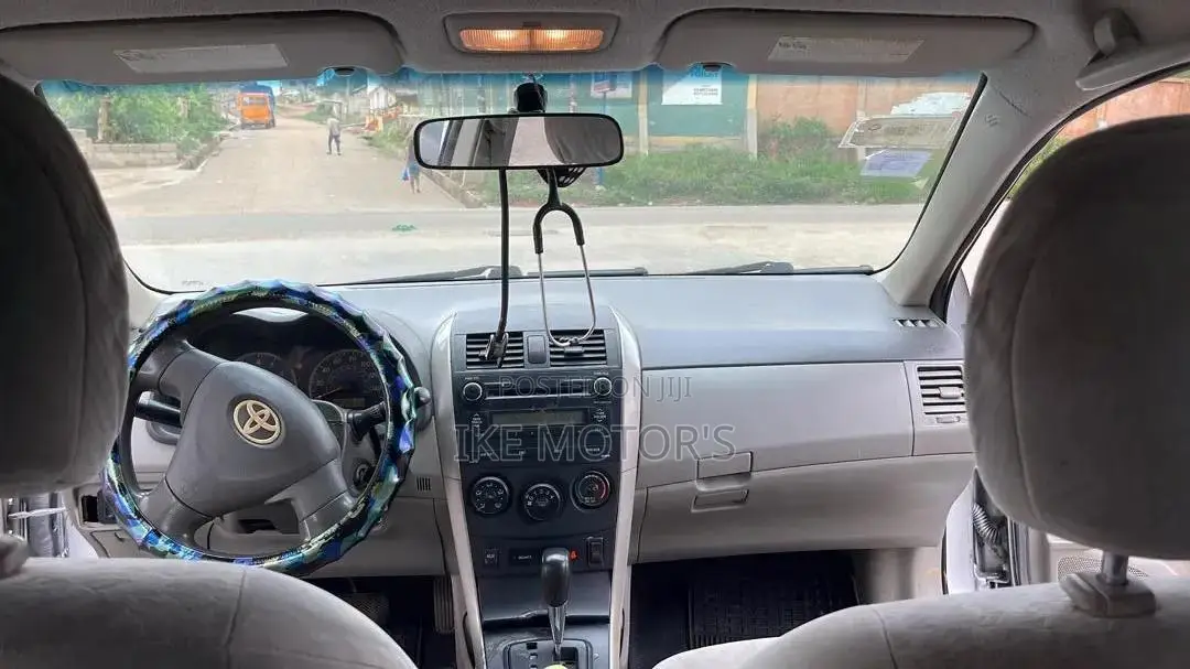Toyota Corolla 2010 Silver