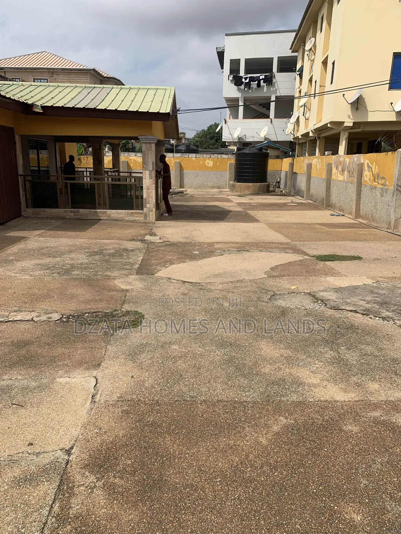 5bdrm House in Basket, Spintex for sale