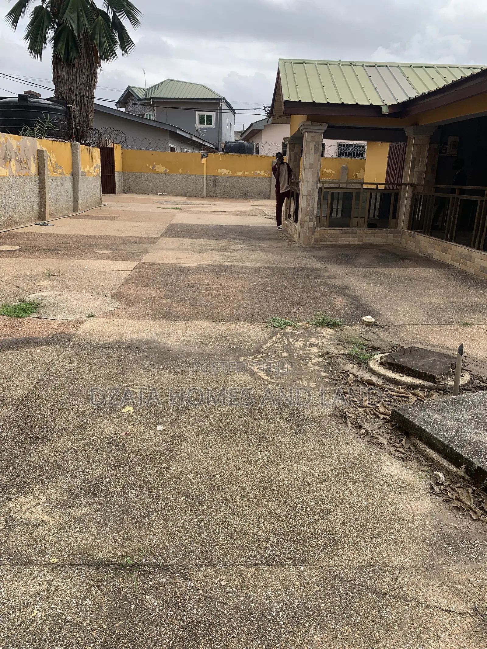 5bdrm House in Basket, Spintex for sale