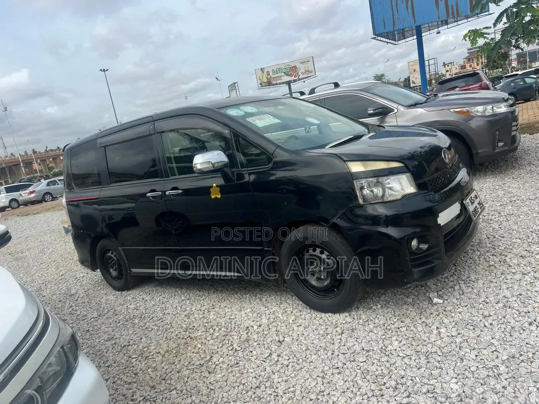 Toyota Voxy 2012 Black
