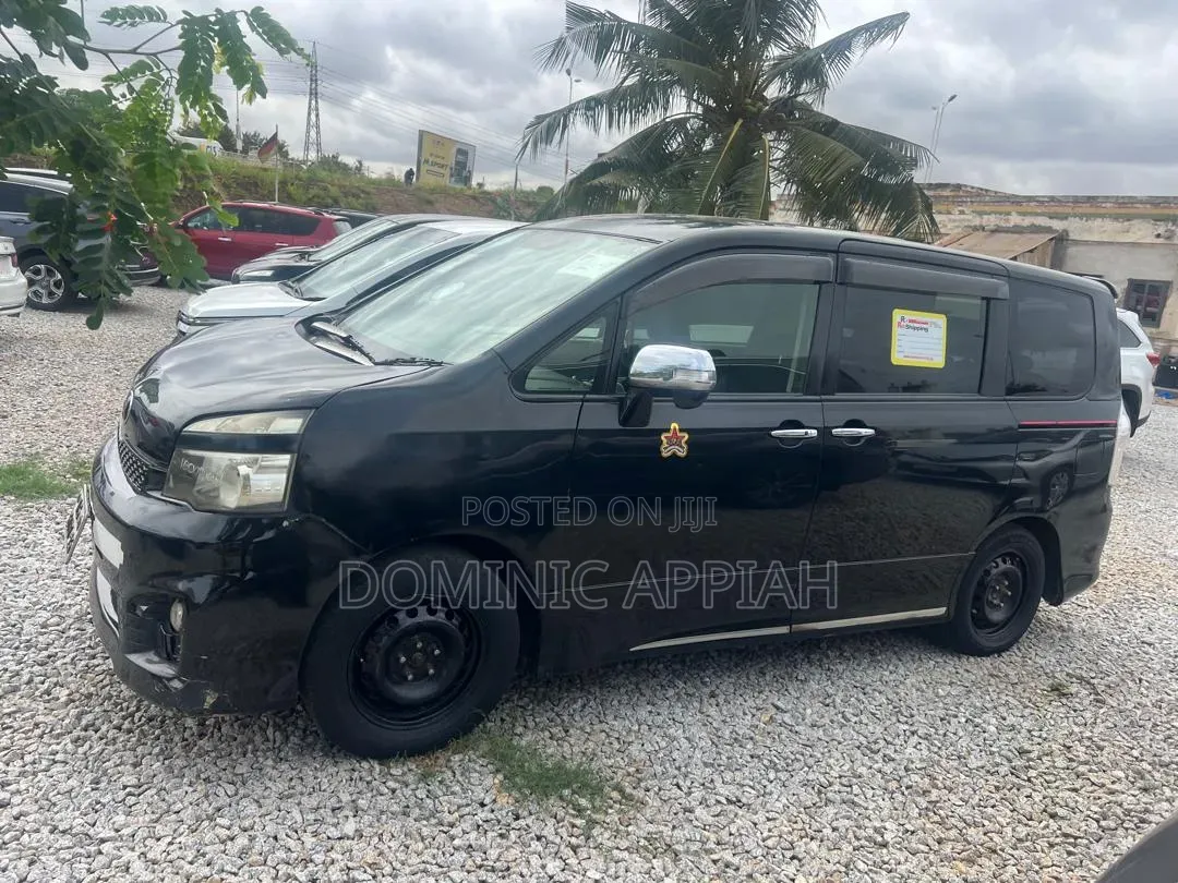 Toyota Voxy 2012 Black