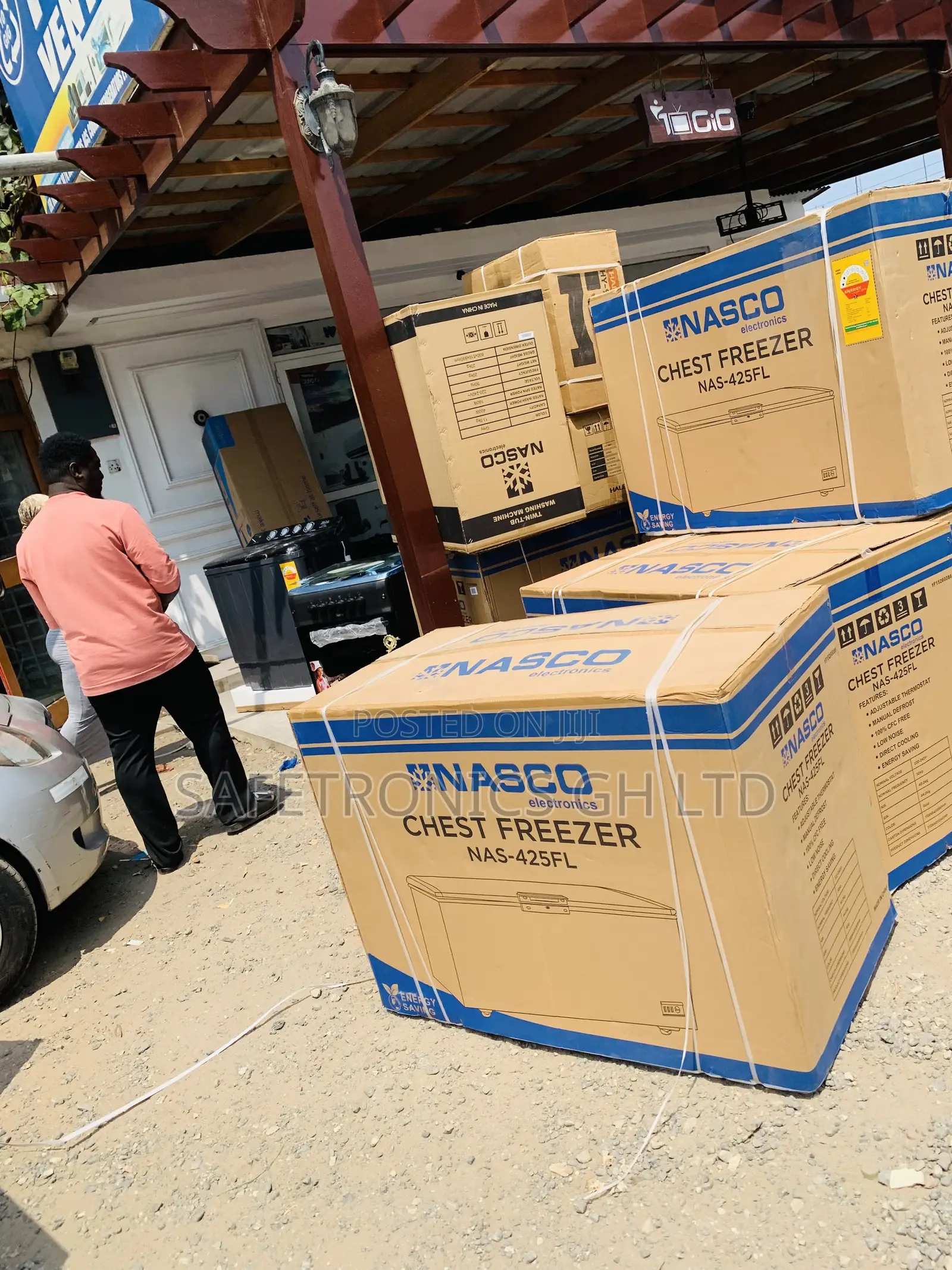 Secure Best Nasco NAS-425FL 318-Liter Single-Door Chest Freezer