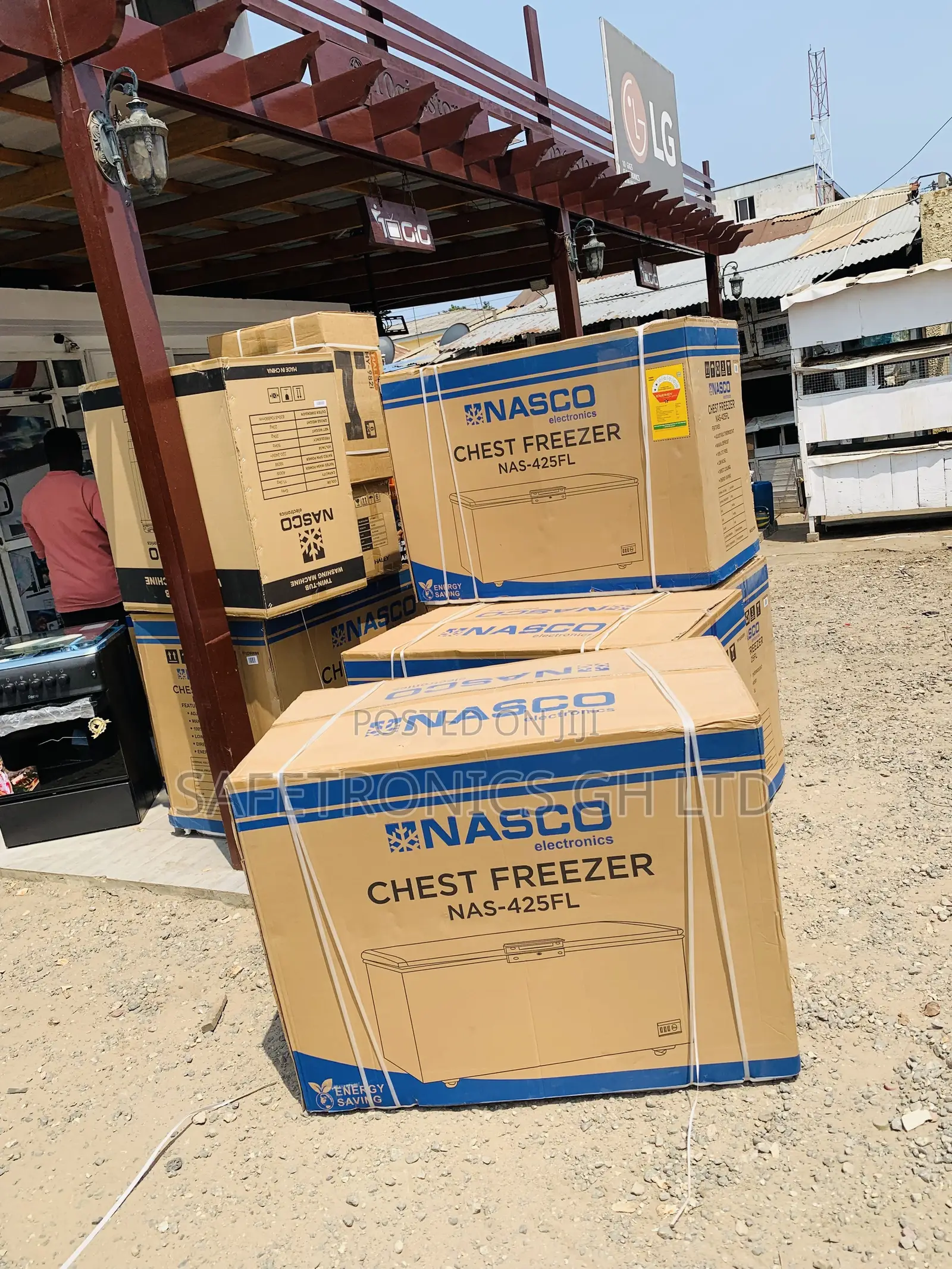 Secure Best Nasco NAS-425FL 318-Liter Single-Door Chest Freezer