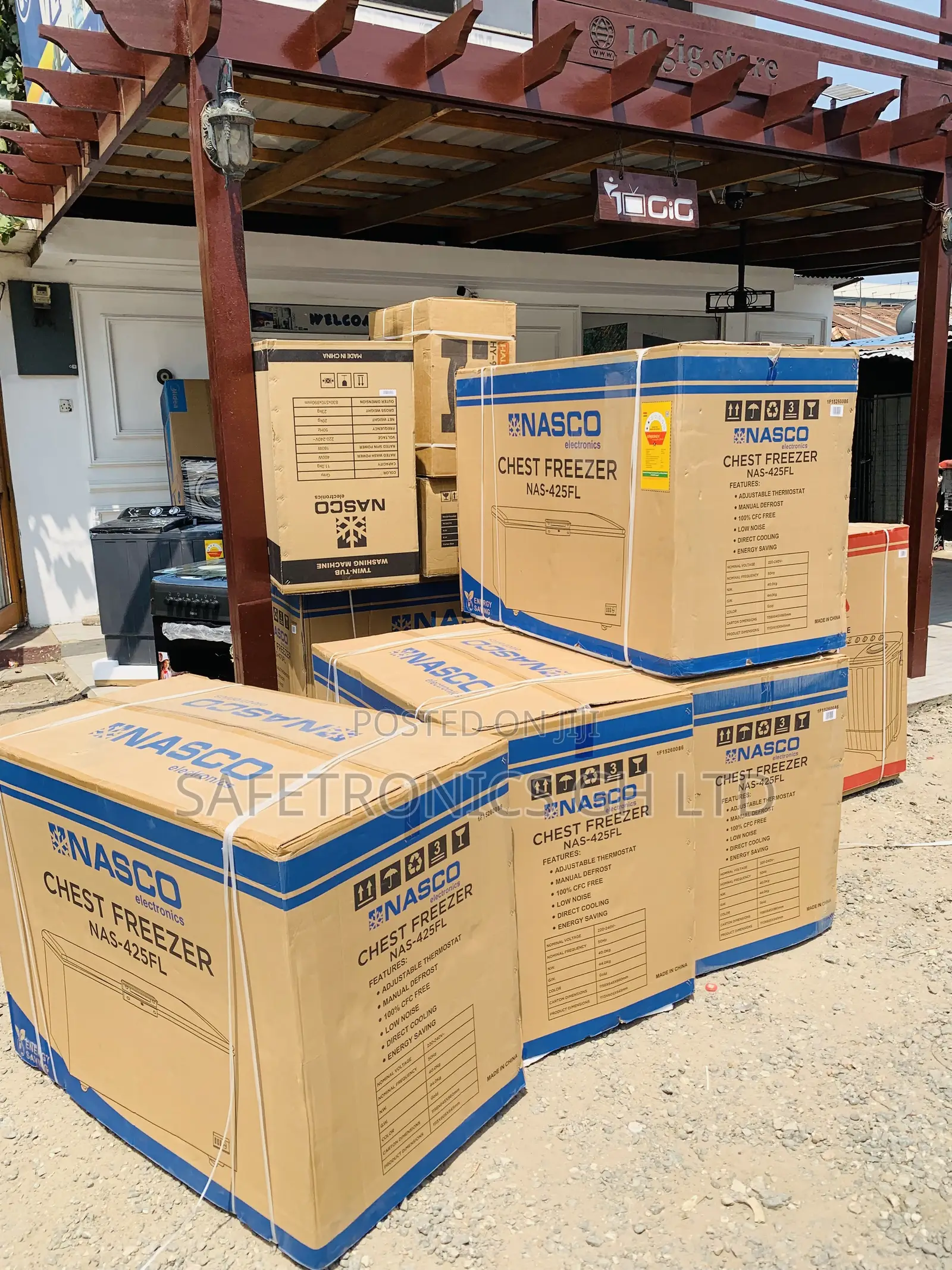 Unique Fast Nasco NAS-425FL 318-Liter Single-Door Chest Freezer
