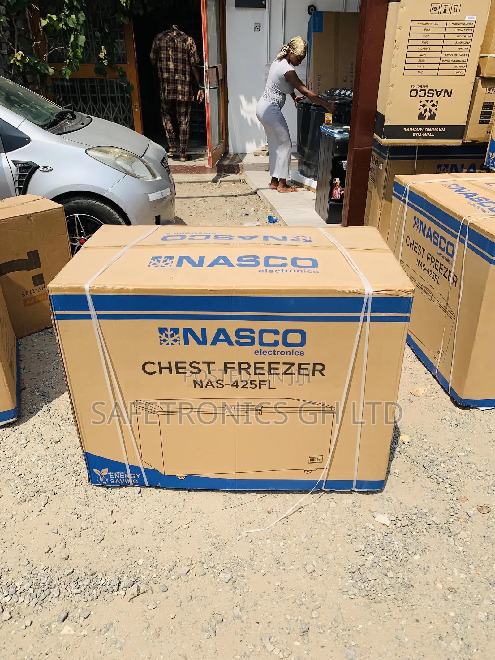 Unique Fast Nasco NAS-425FL 318-Liter Single-Door Chest Freezer