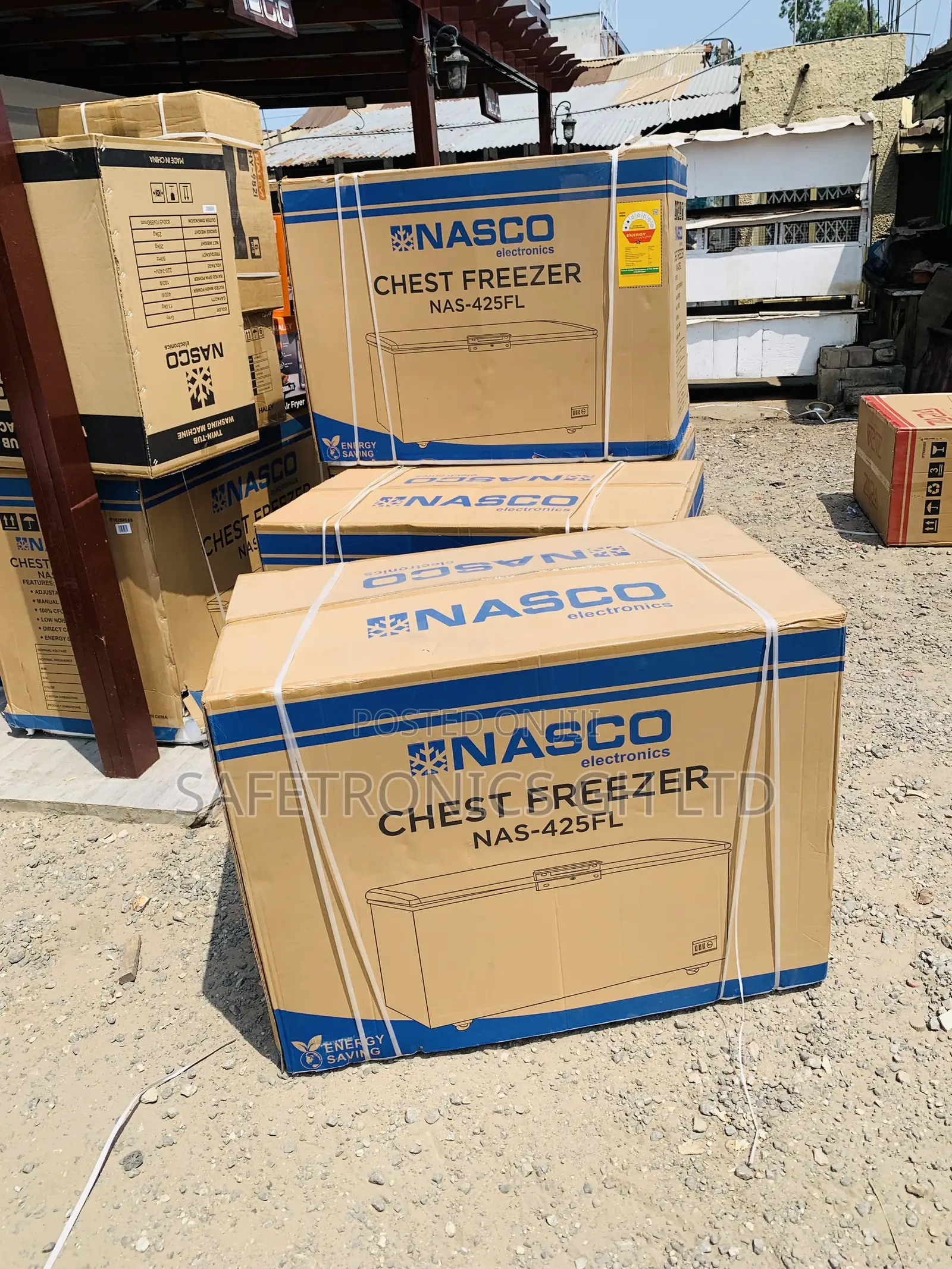 Durable Sleek Nasco NAS-425FL 318-Liter Single-Door Chest Freezer