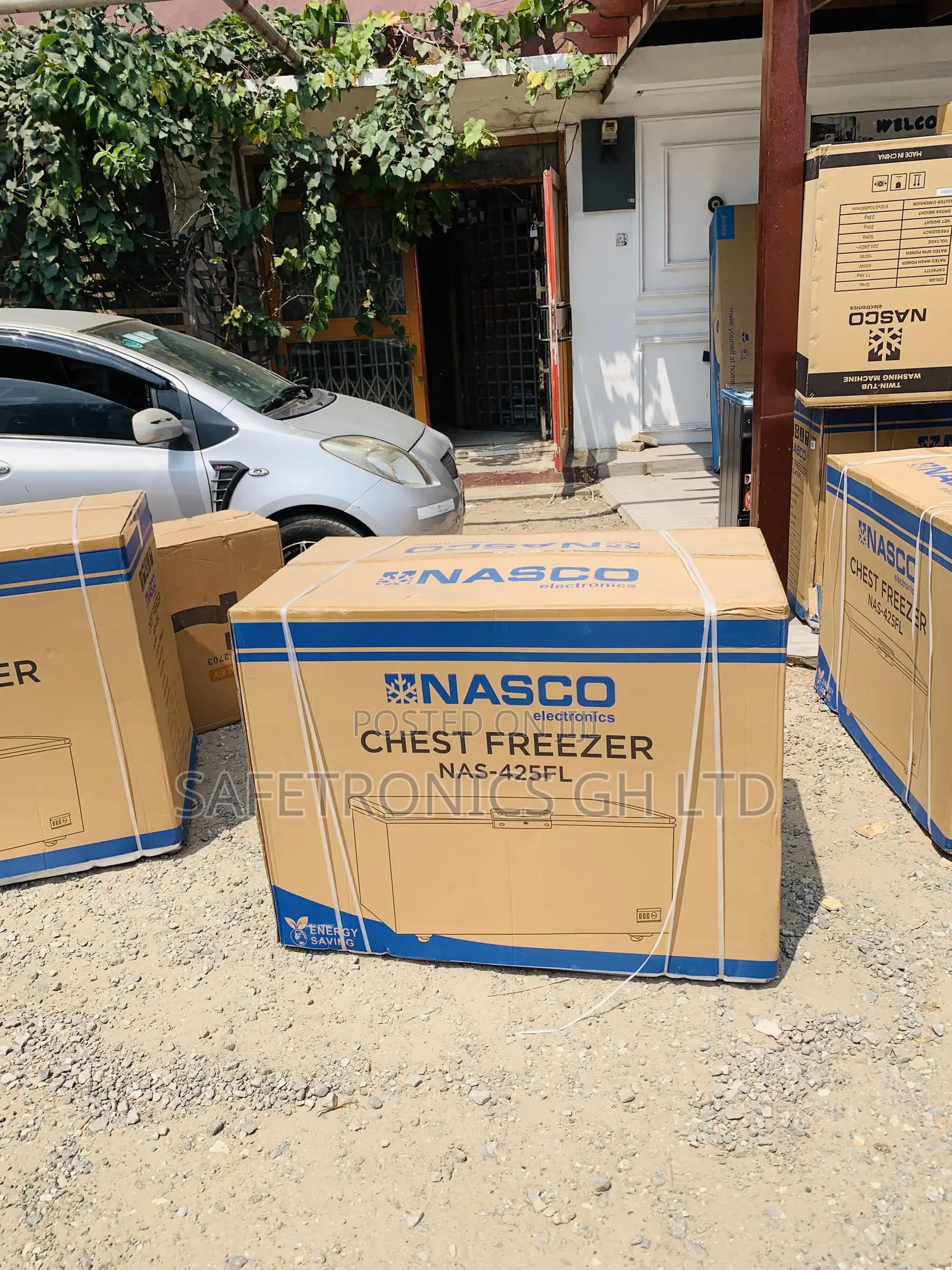 Newest Update Nasco NAS-425FL 318-Liter Single-Door Chest Freezer