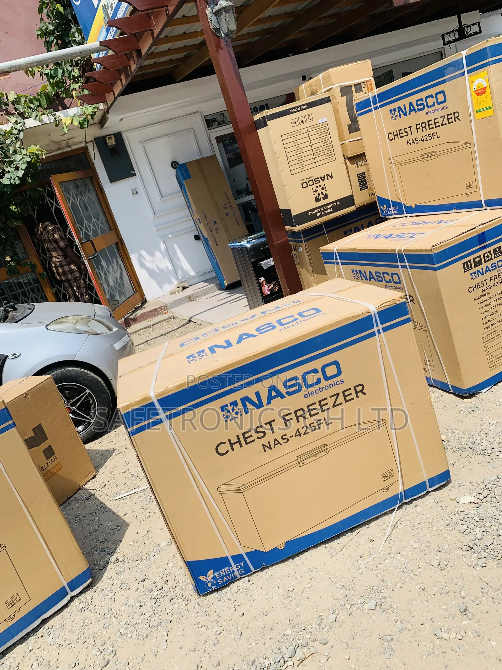 Newest Update Nasco NAS-425FL 318-Liter Single-Door Chest Freezer