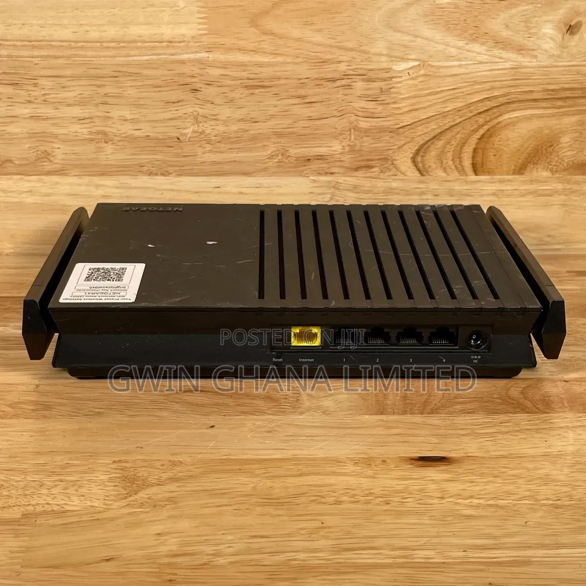 NetGear (AX1800) RAX20 4-Stream Dual-Band Mesh WiFi-6. 1800mns Router