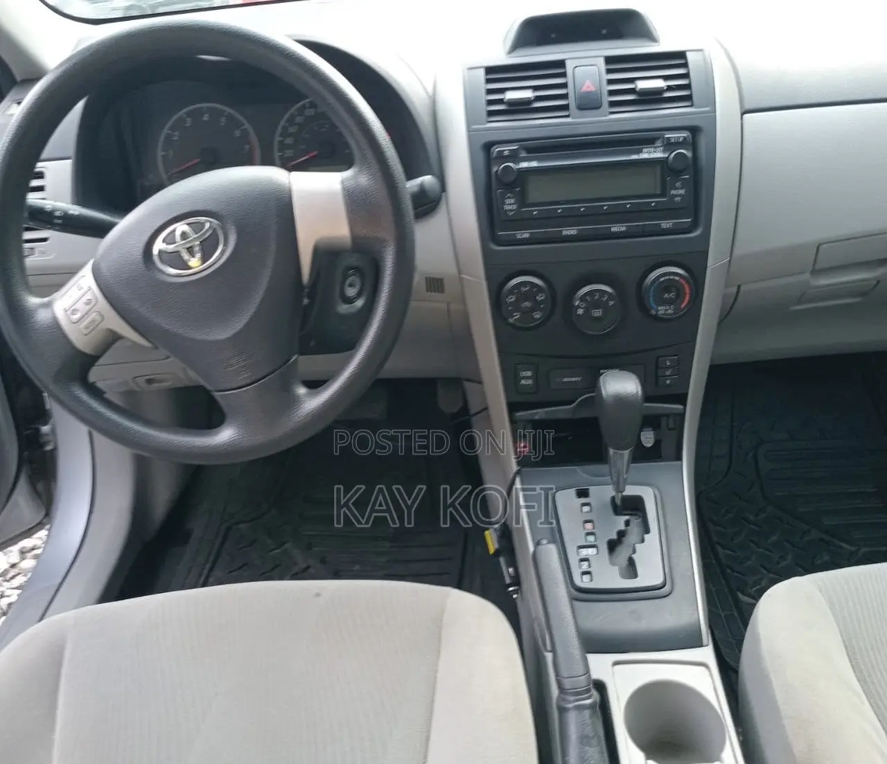 Toyota Corolla LE 4dr Sedan (1.8L 4cyl 4A) 2013 Silver