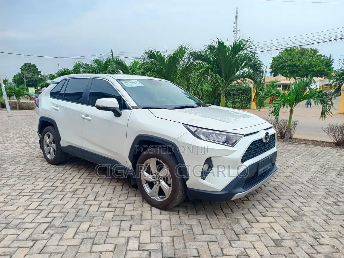Toyota RAV4 XLE Premium 2022 White